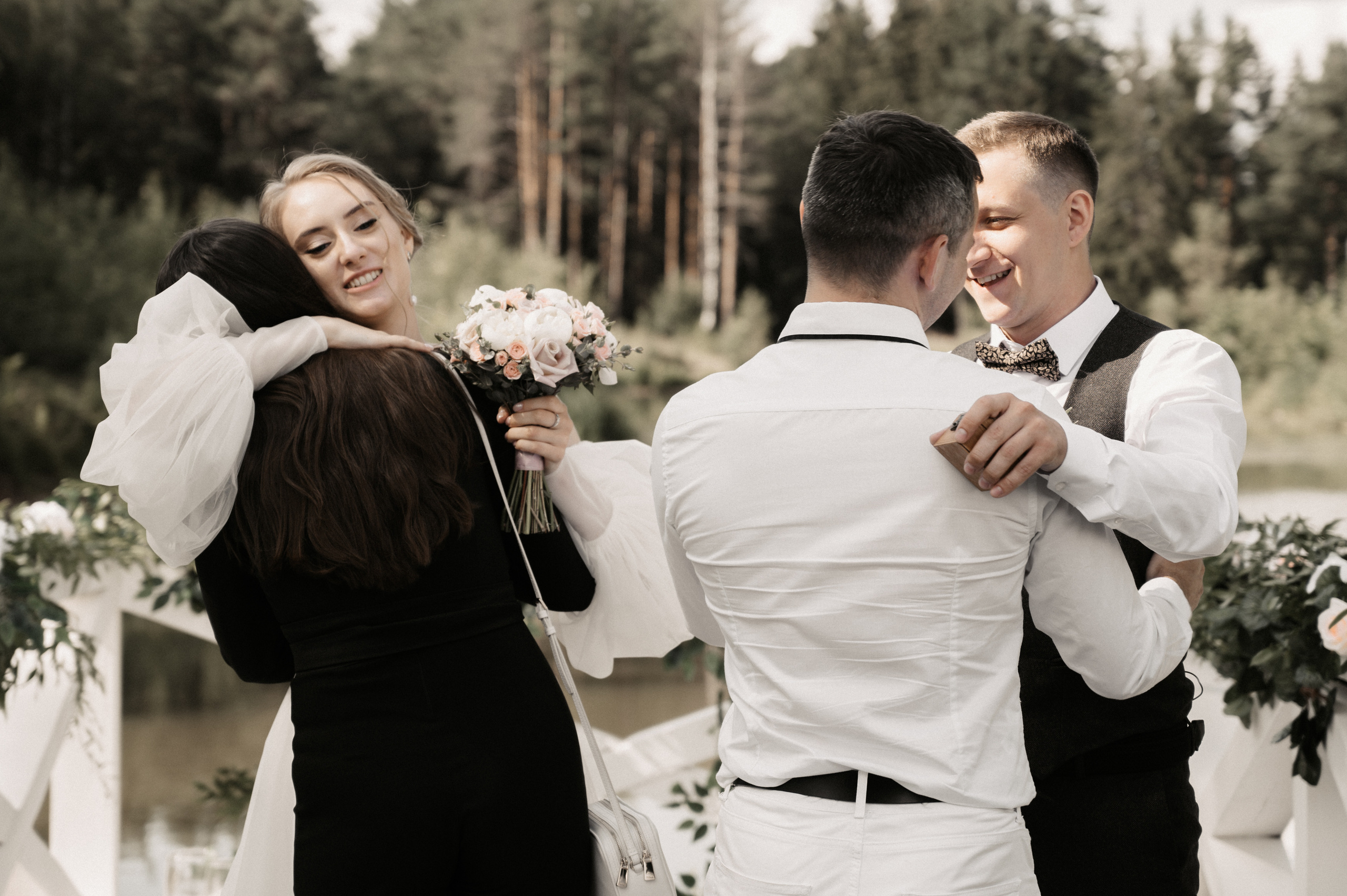 Счастье у озера. Свадебный фотограф Александр Давыдов