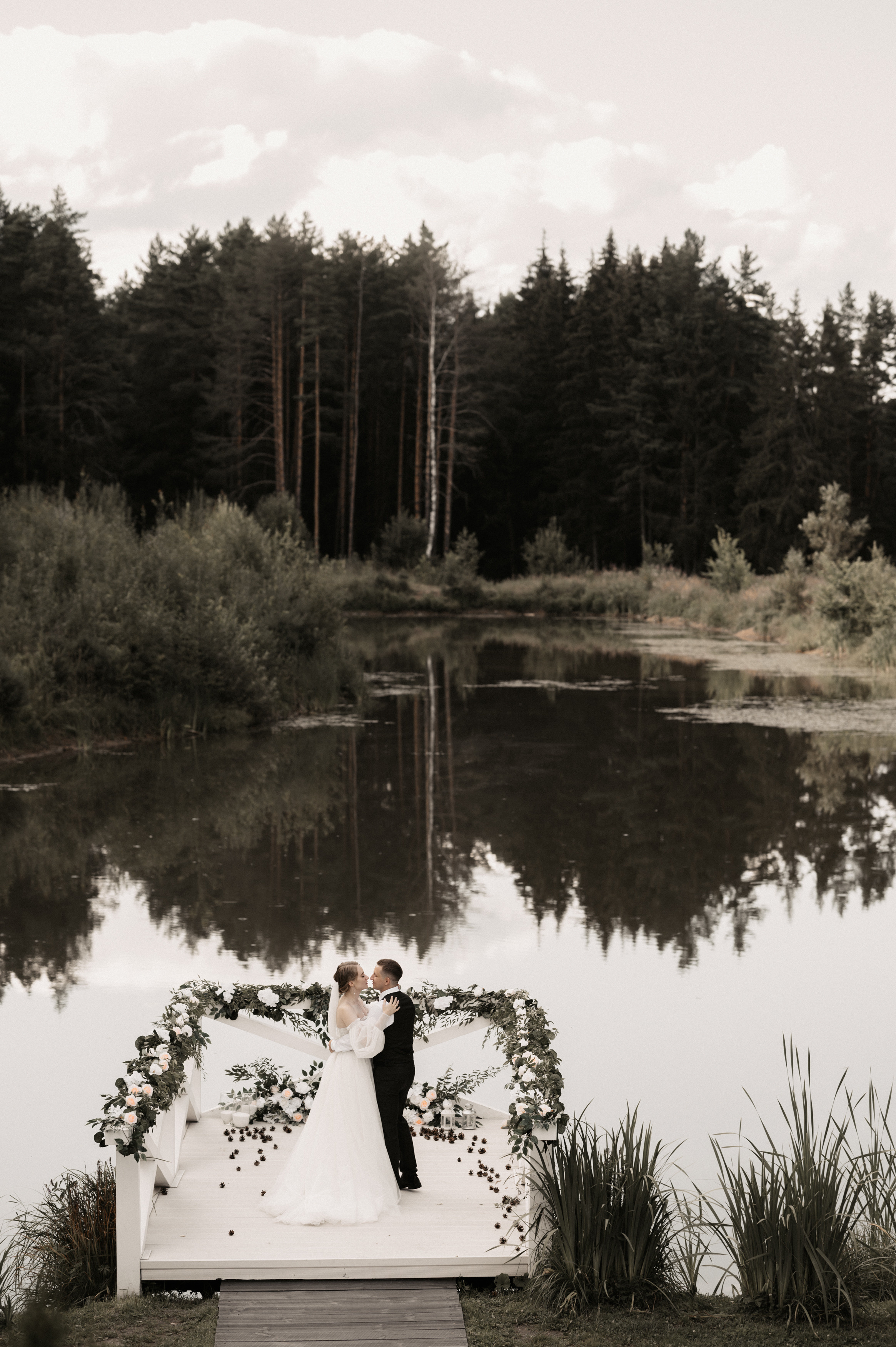 Счастье у озера. Свадебный фотограф Александр Давыдов