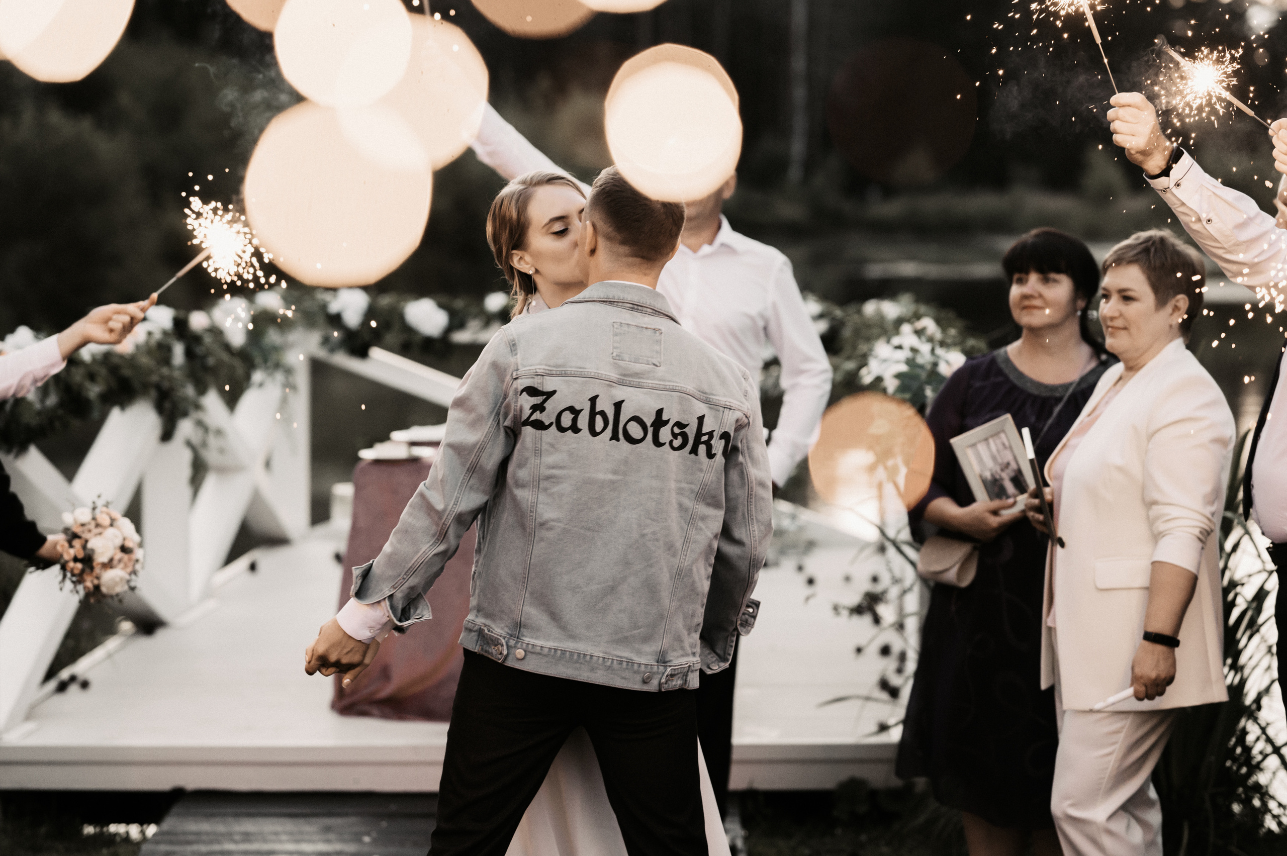 Счастье у озера. Свадебный фотограф Александр Давыдов