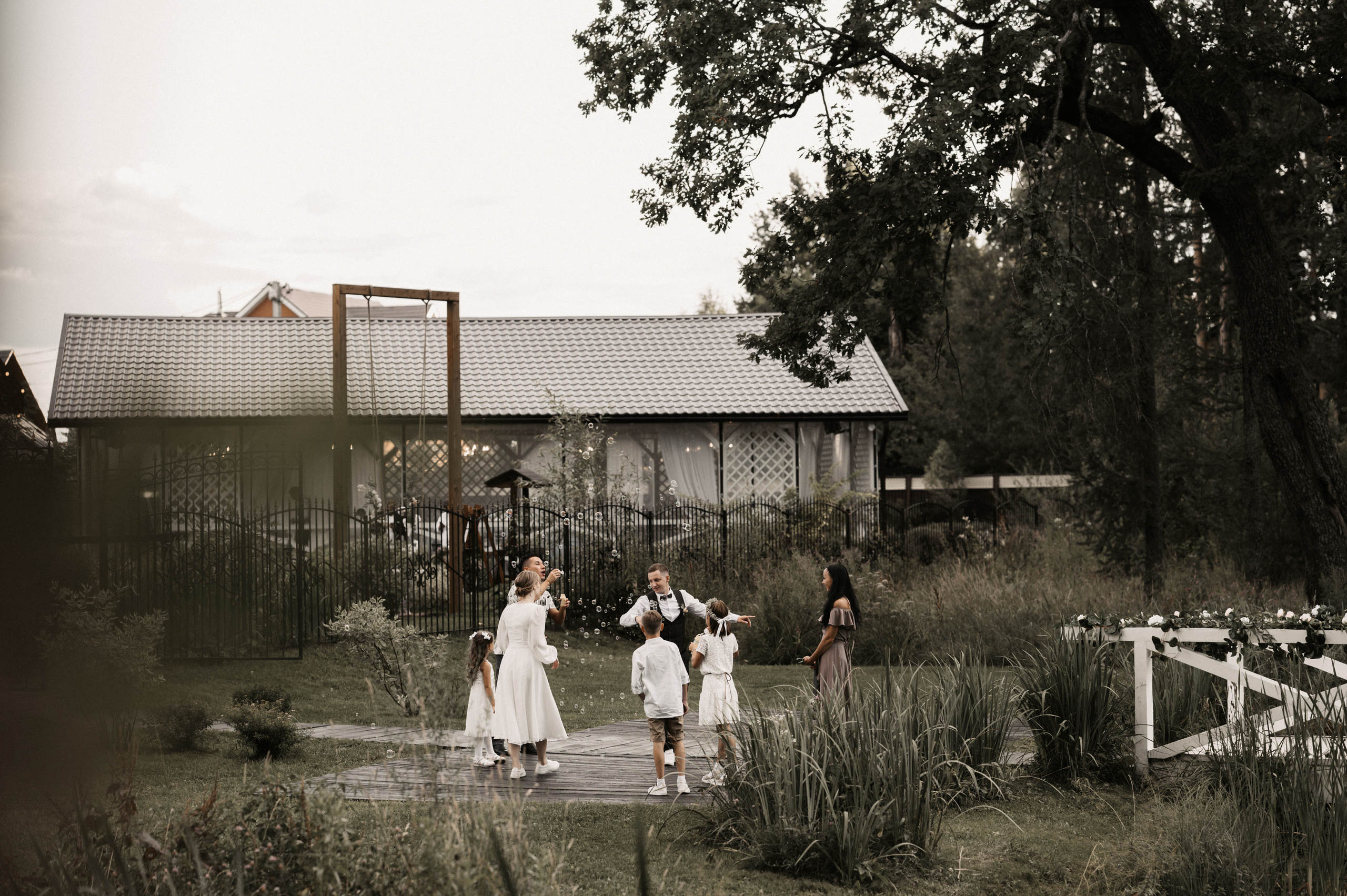 Счастье у озера. Свадебный фотограф Александр Давыдов