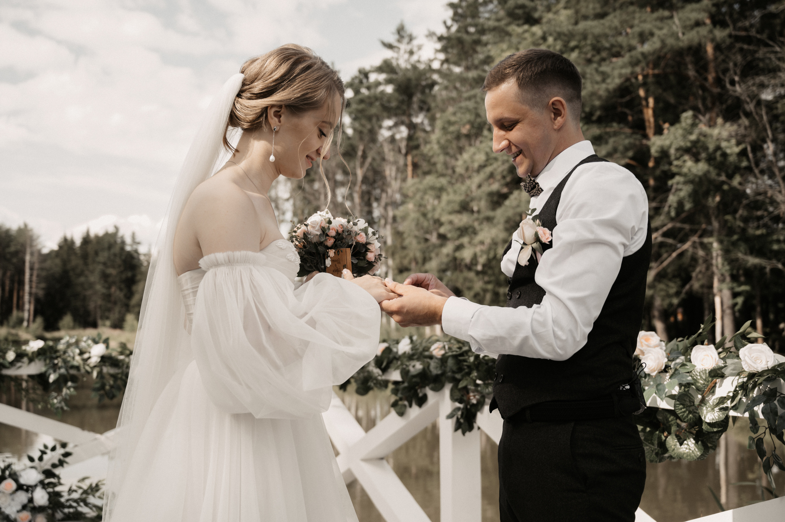 Счастье у озера. Свадебный фотограф Александр Давыдов