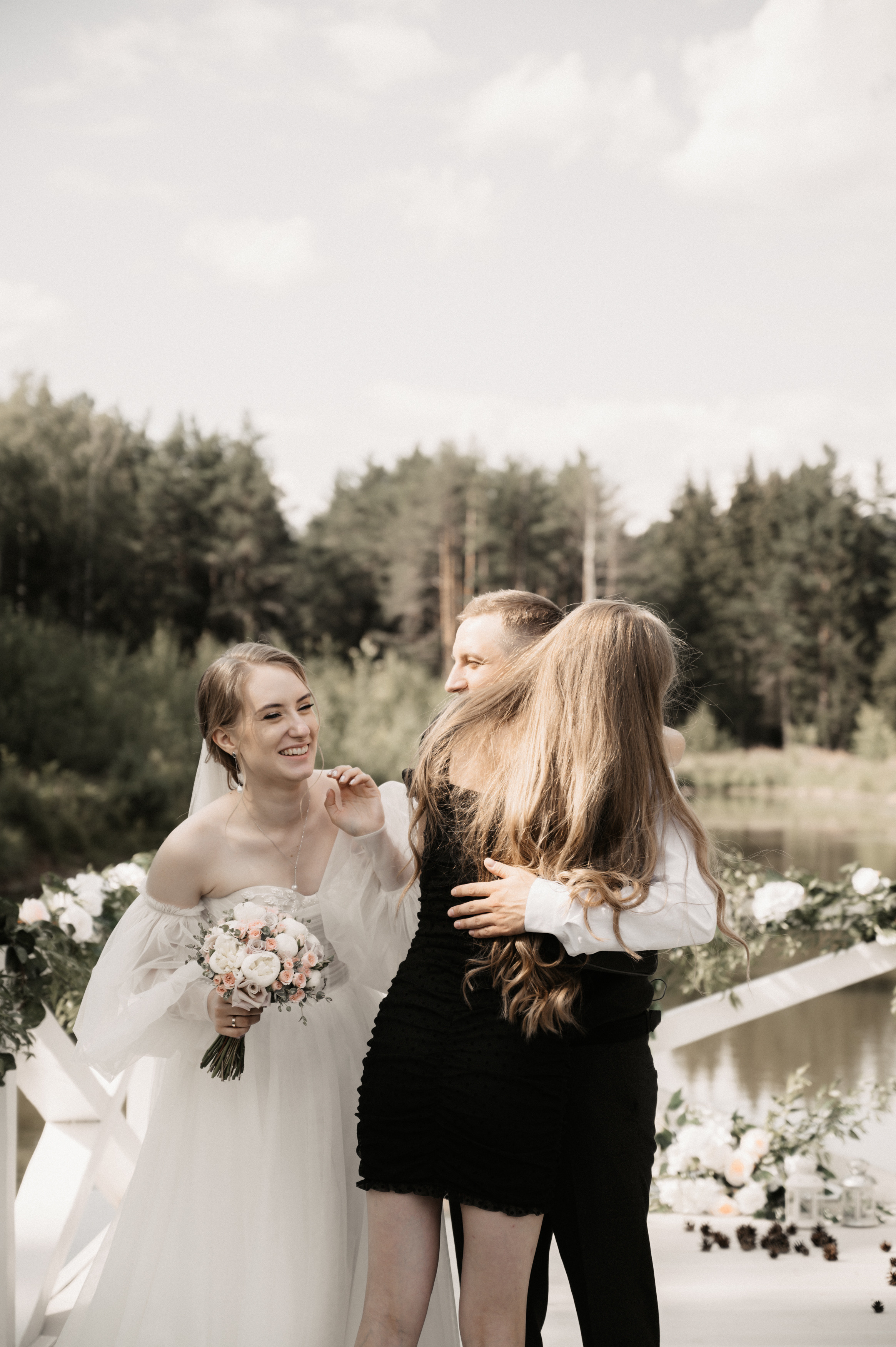 Счастье у озера. Свадебный фотограф Александр Давыдов