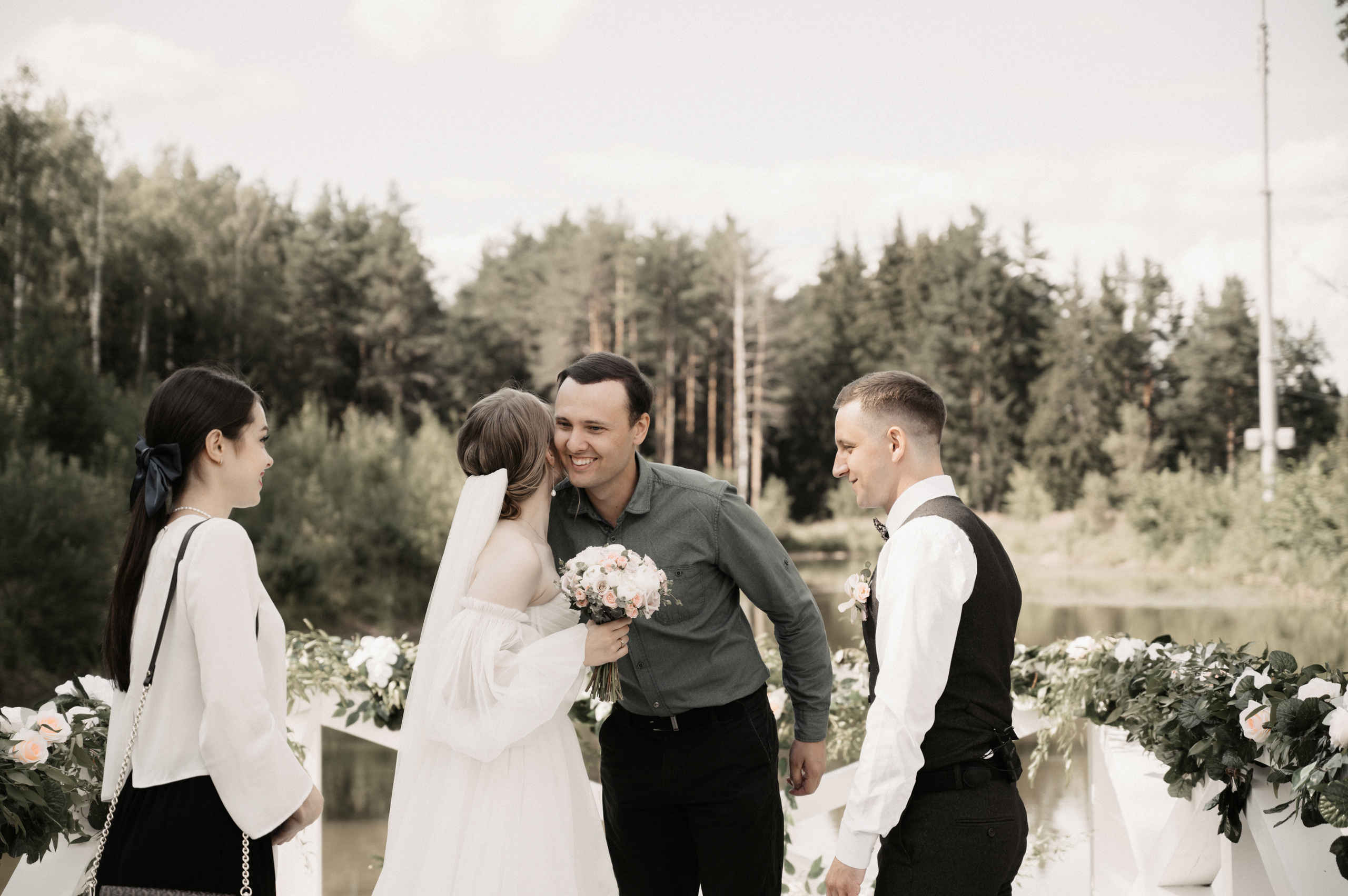 Счастье у озера. Свадебный фотограф Александр Давыдов