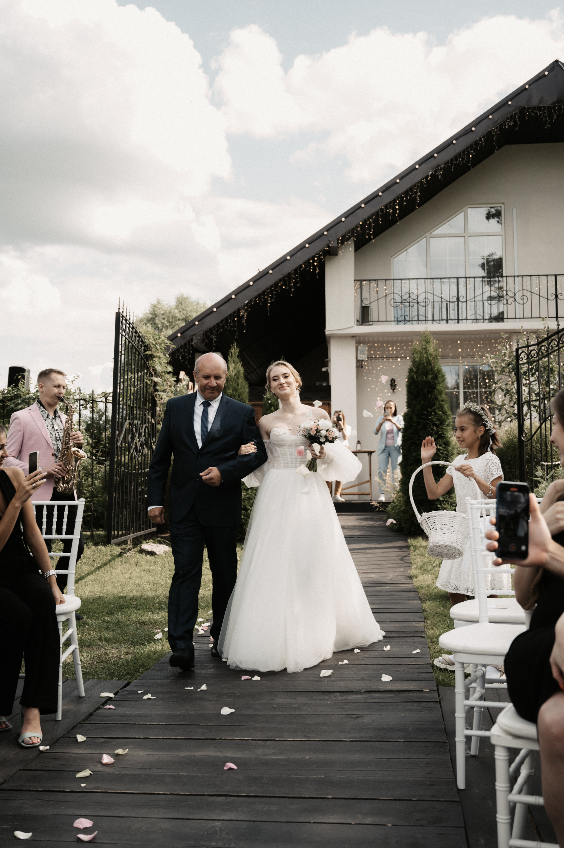 Счастье у озера. Свадебный фотограф Александр Давыдов