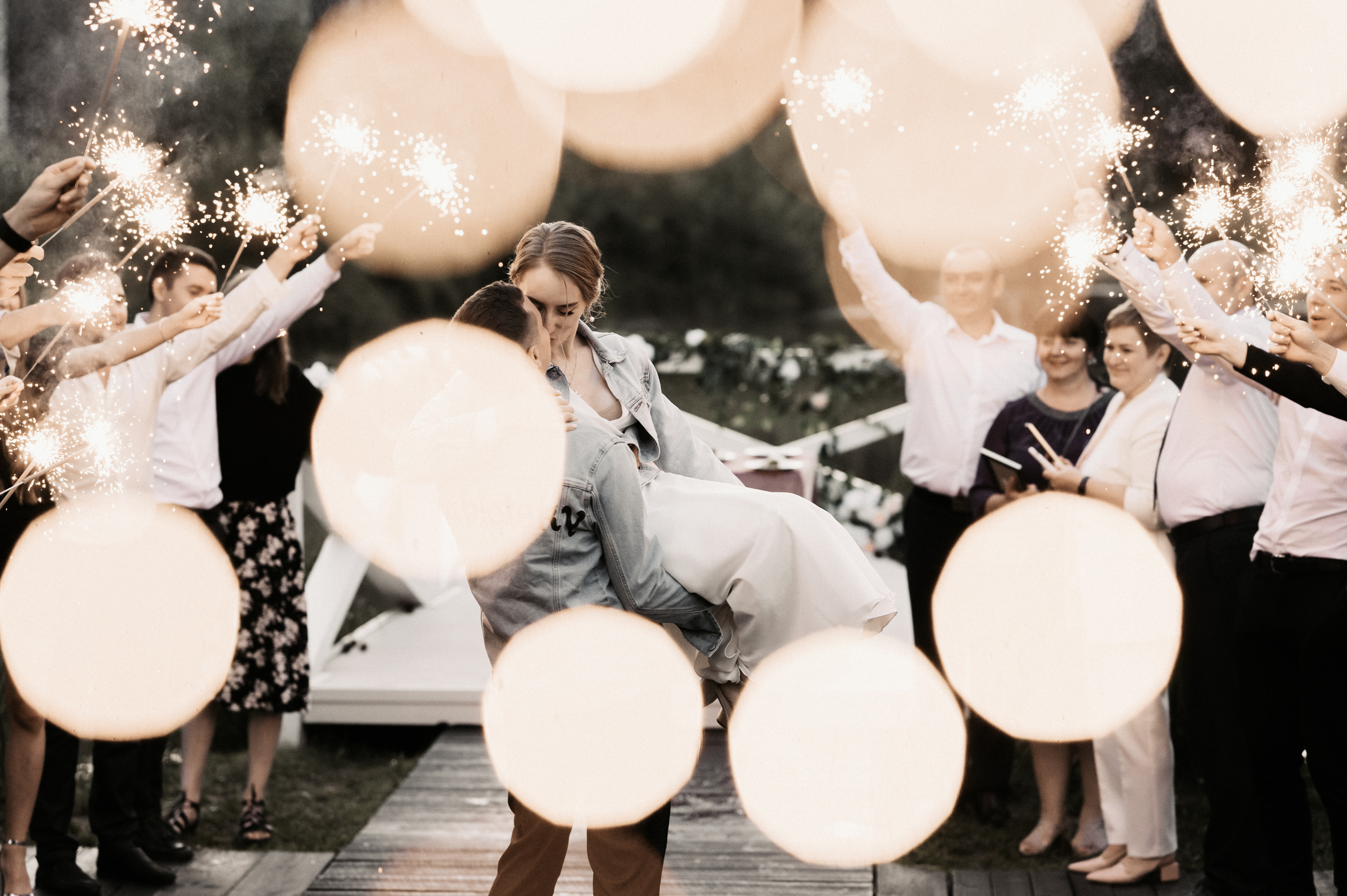 Счастье у озера. Свадебный фотограф Александр Давыдов