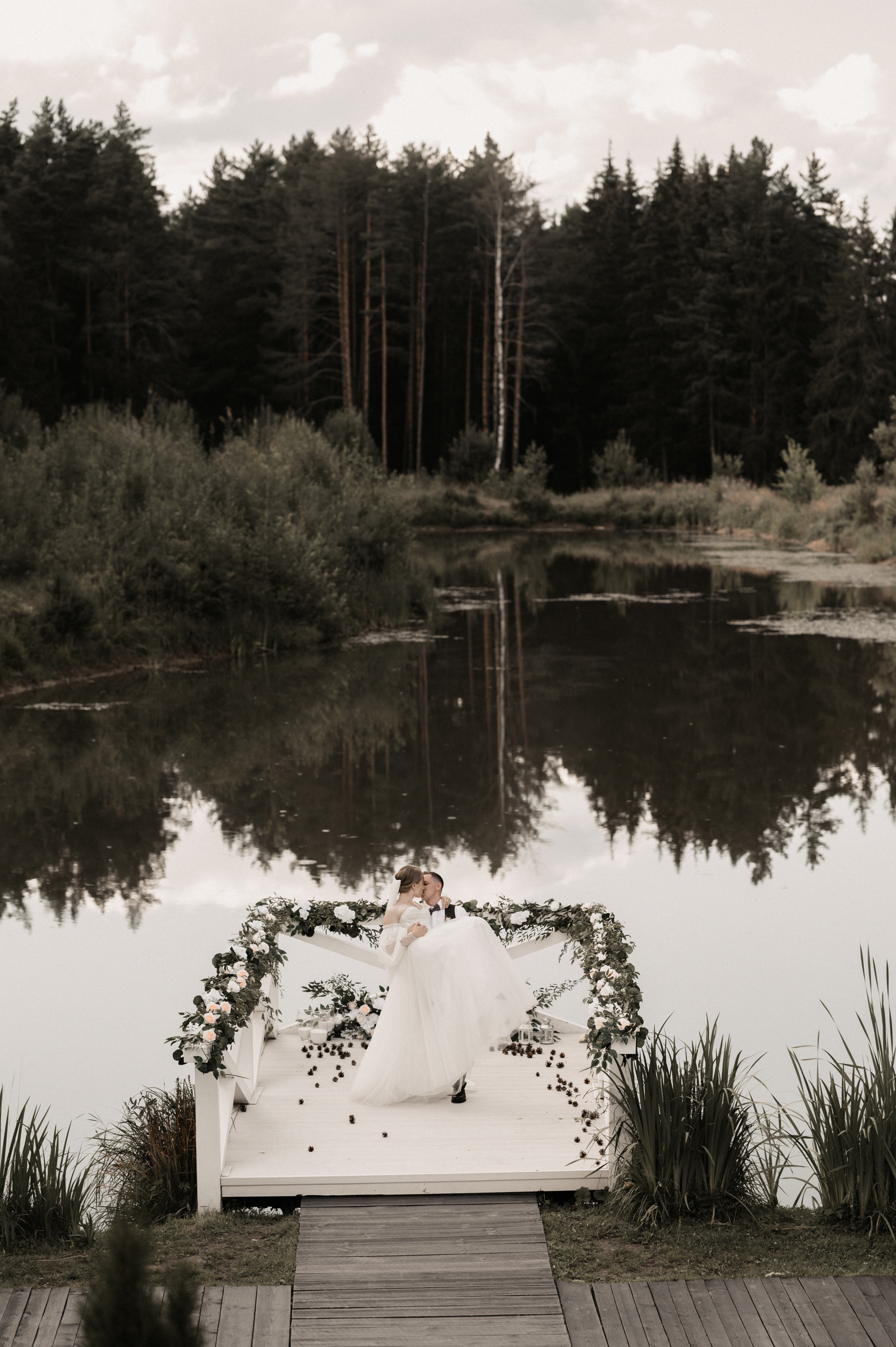 Счастье у озера. Свадебный фотограф Александр Давыдов