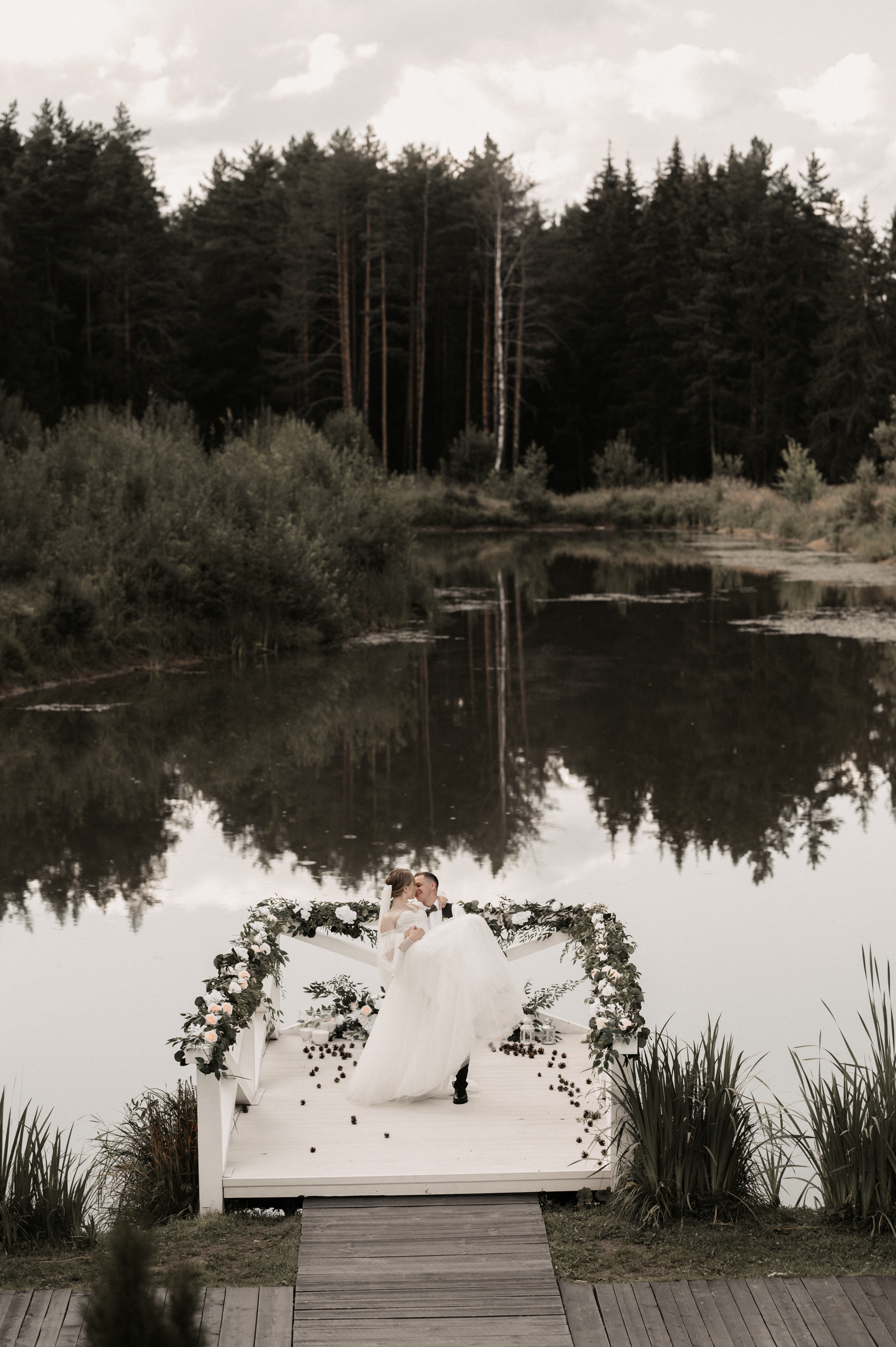 Счастье у озера. Свадебный фотограф Александр Давыдов