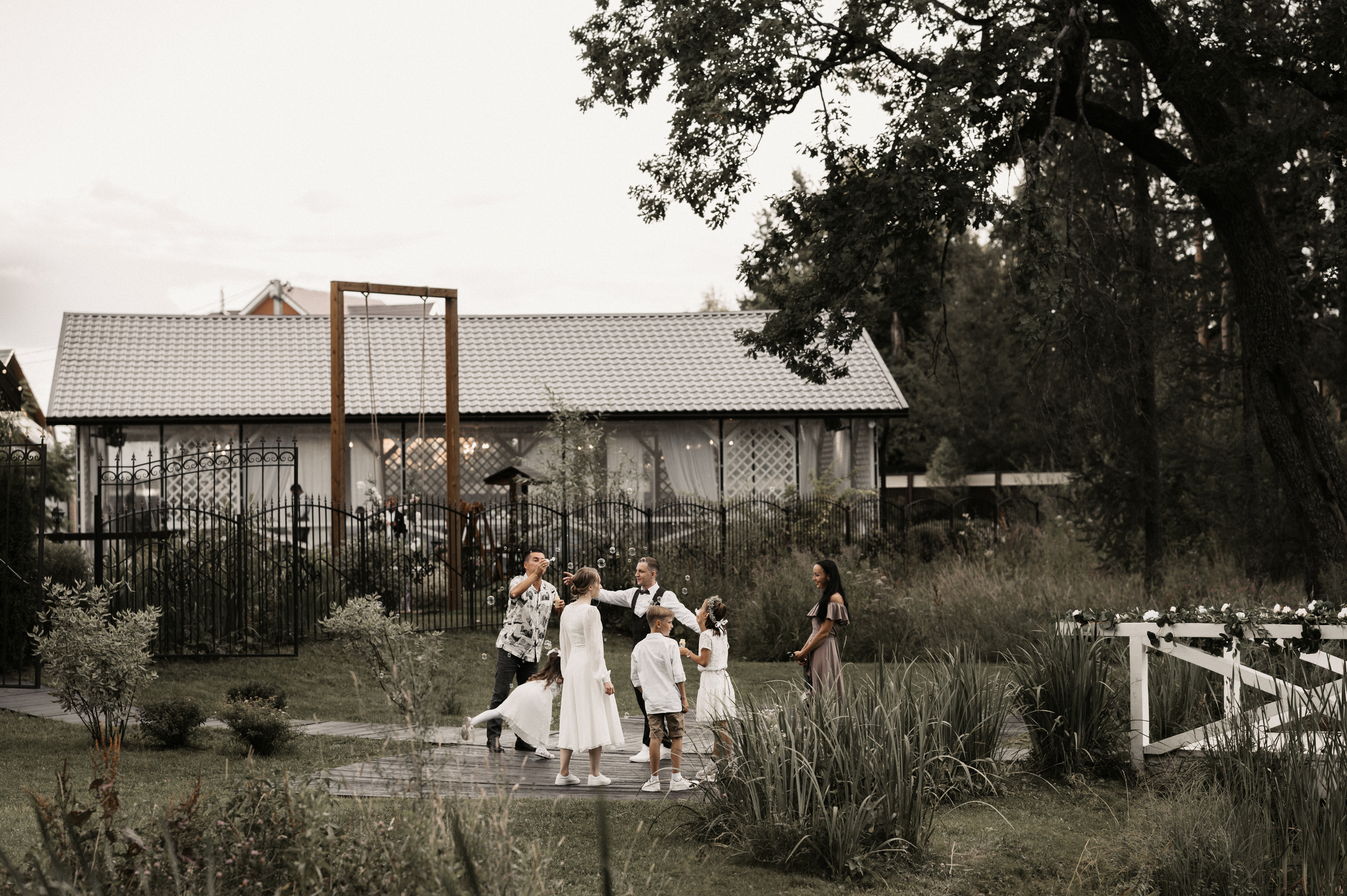 Счастье у озера. Свадебный фотограф Александр Давыдов