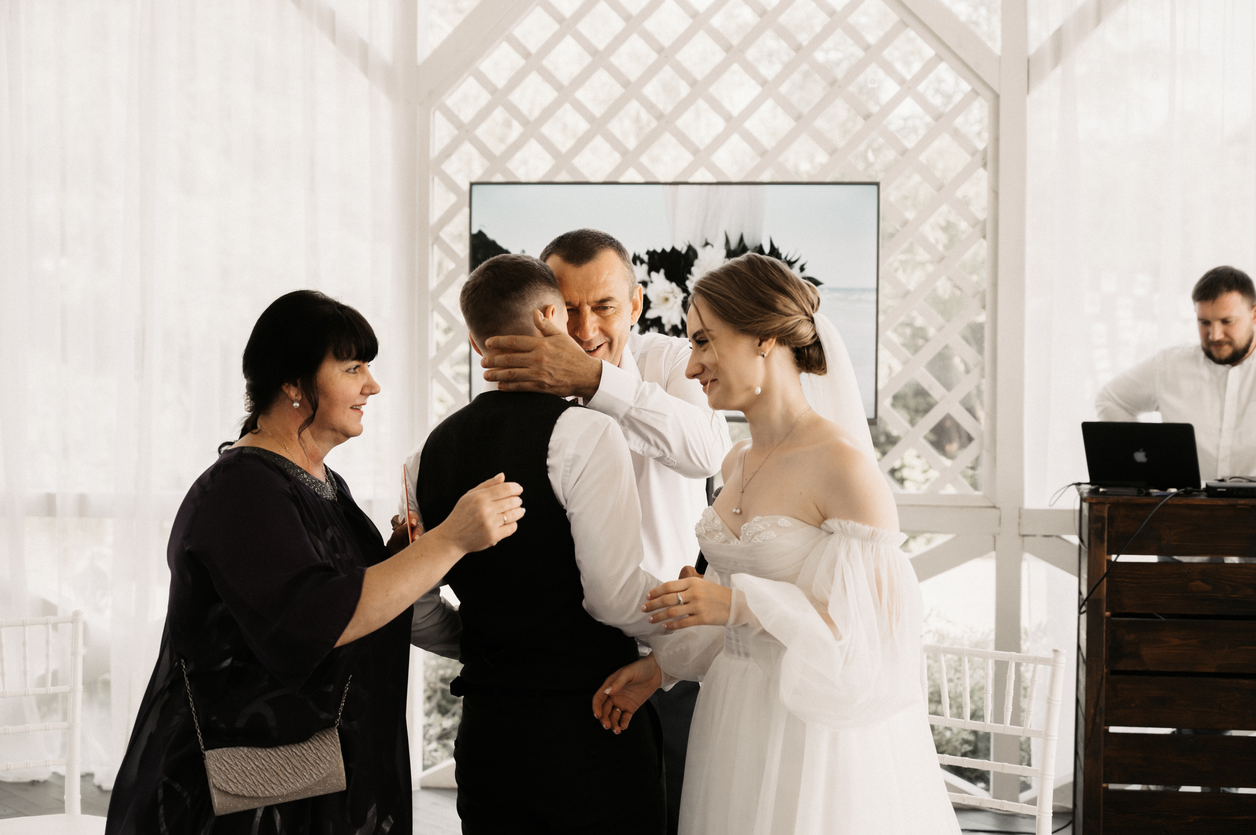 Счастье у озера. Свадебный фотограф Александр Давыдов