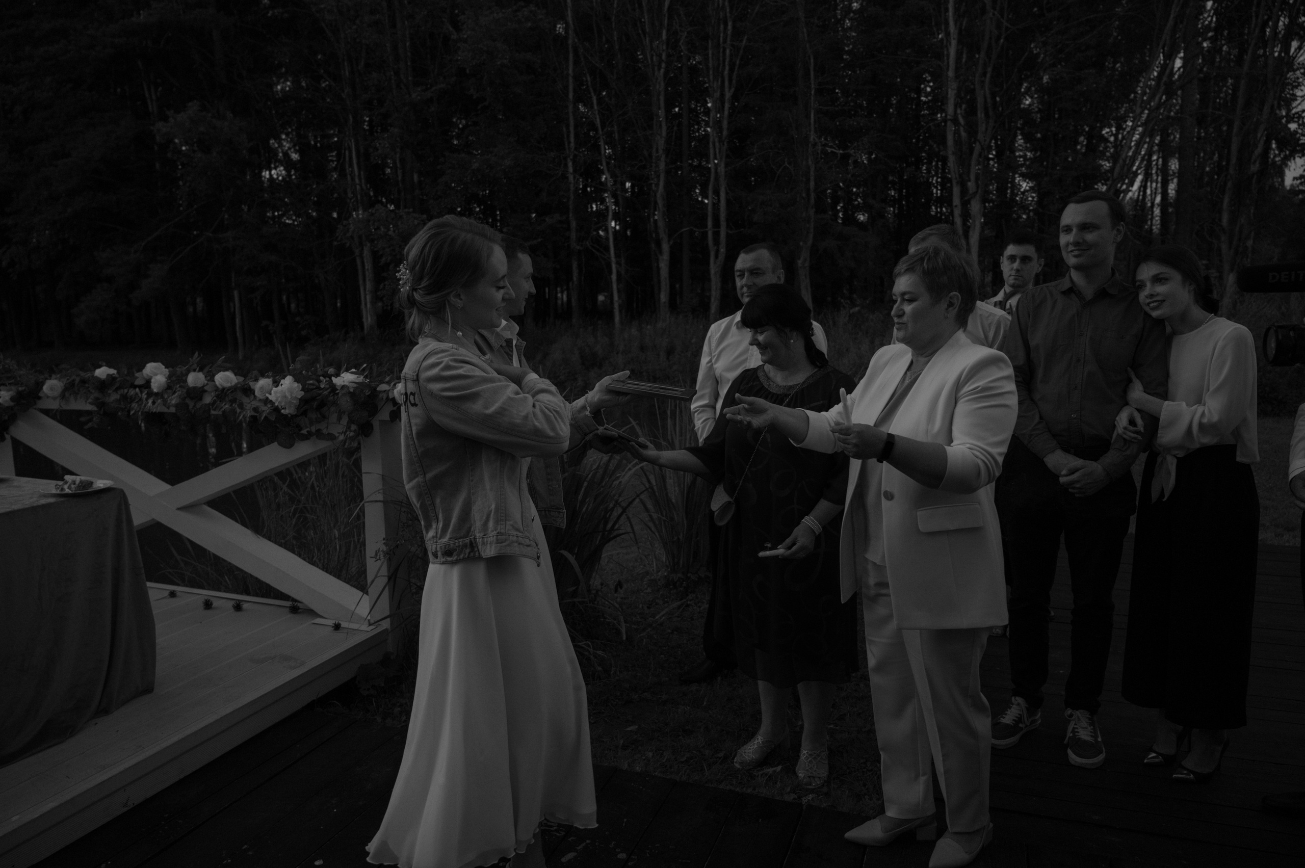 Счастье у озера. Свадебный фотограф Александр Давыдов