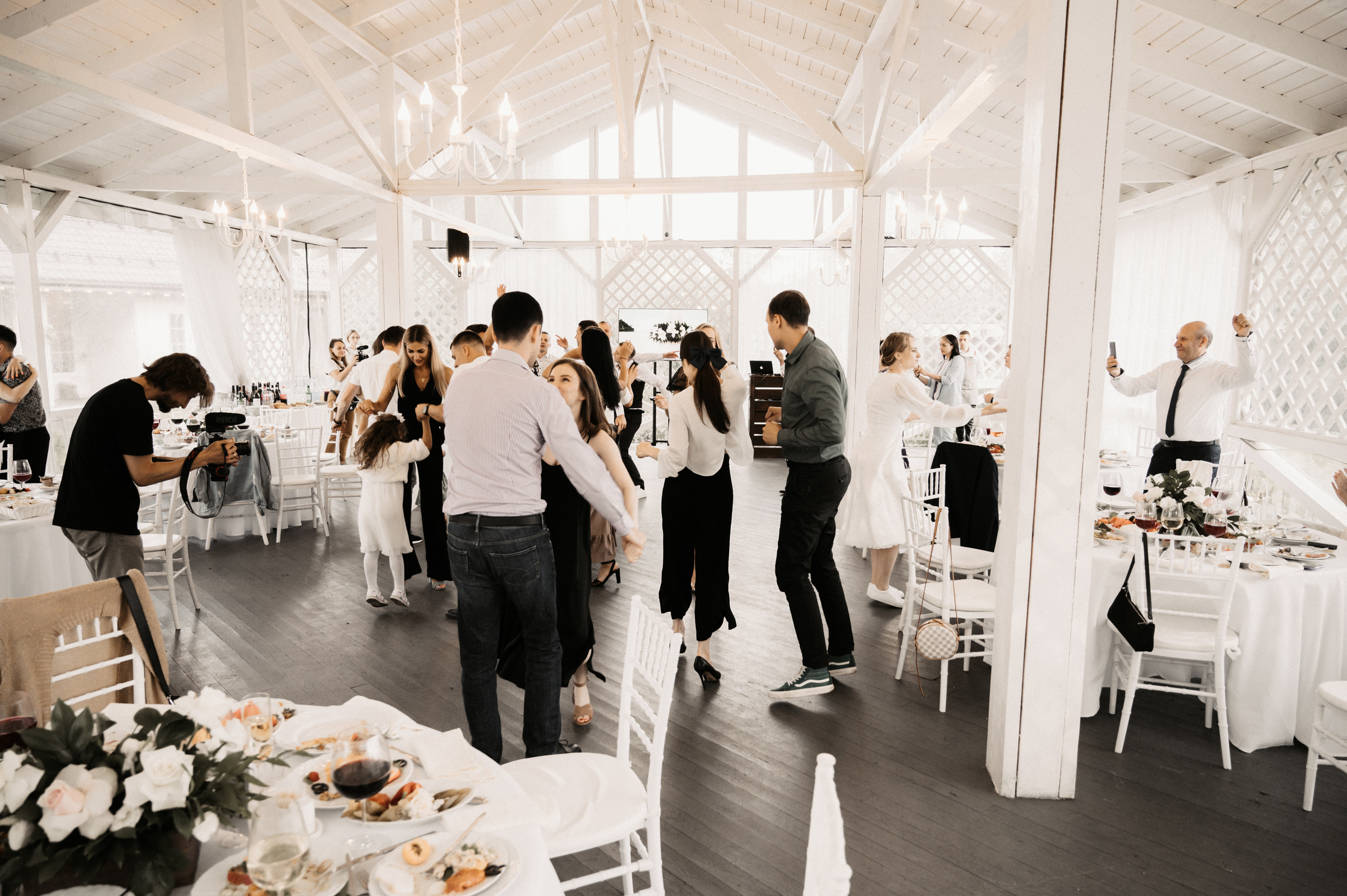 Счастье у озера. Свадебный фотограф Александр Давыдов