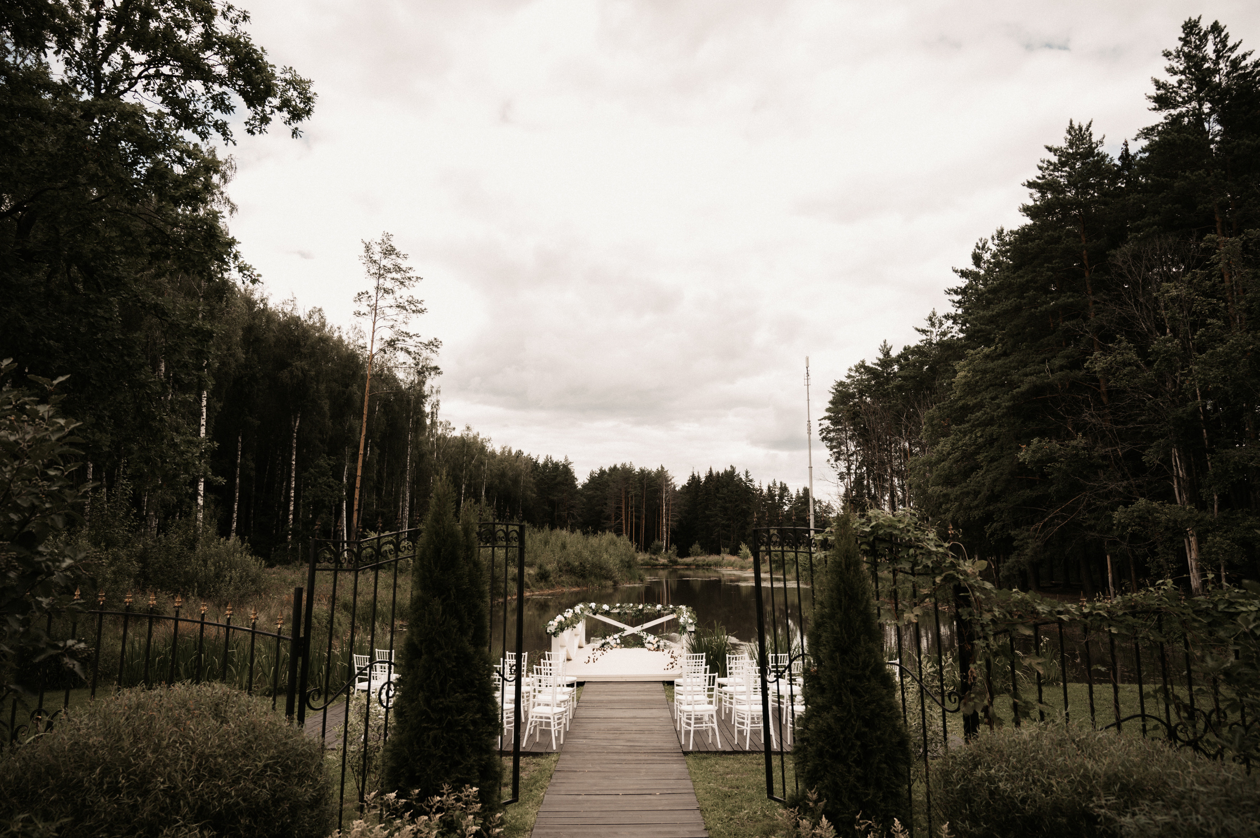 Счастье у озера. Свадебный фотограф Александр Давыдов