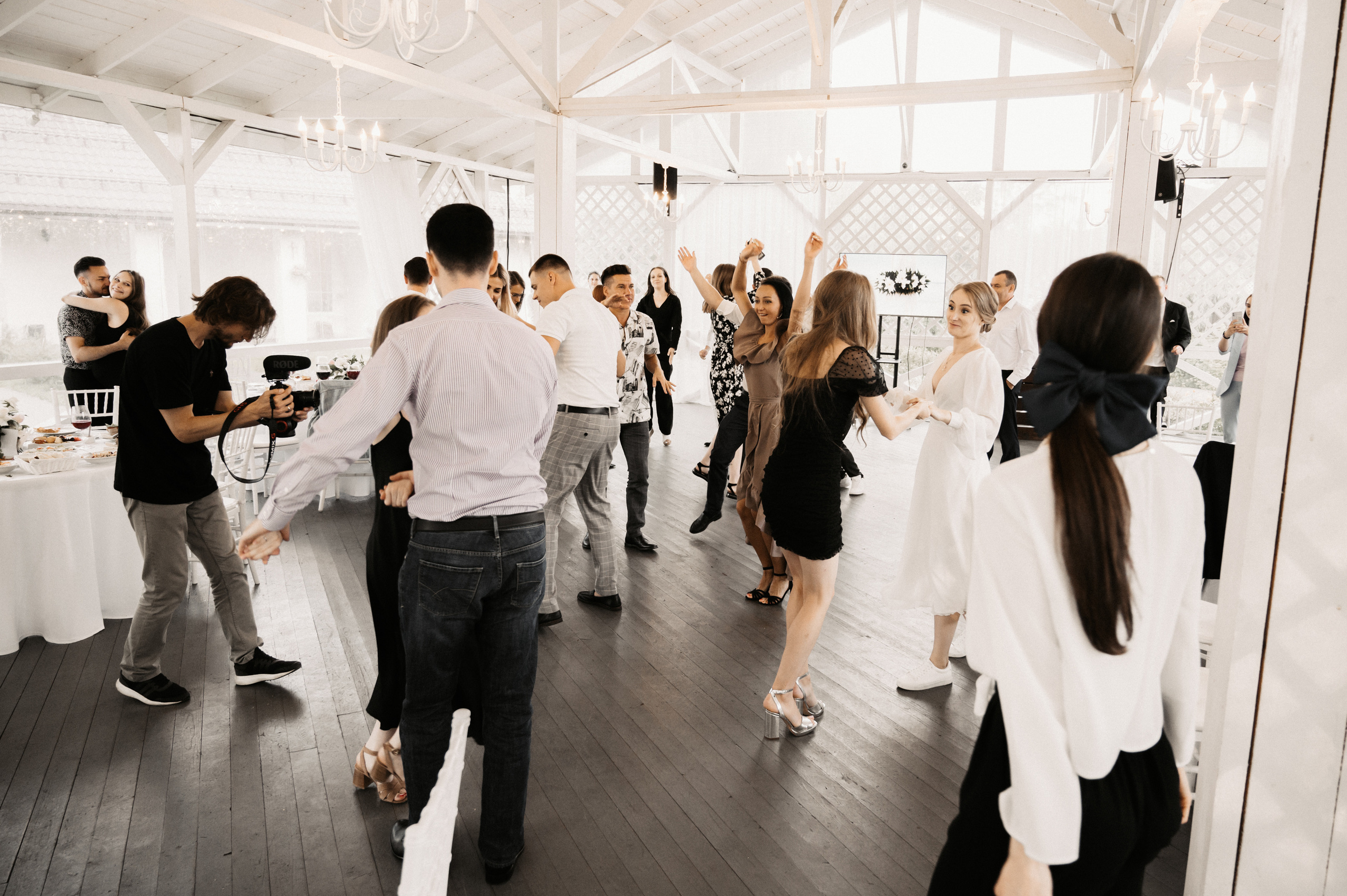 Счастье у озера. Свадебный фотограф Александр Давыдов