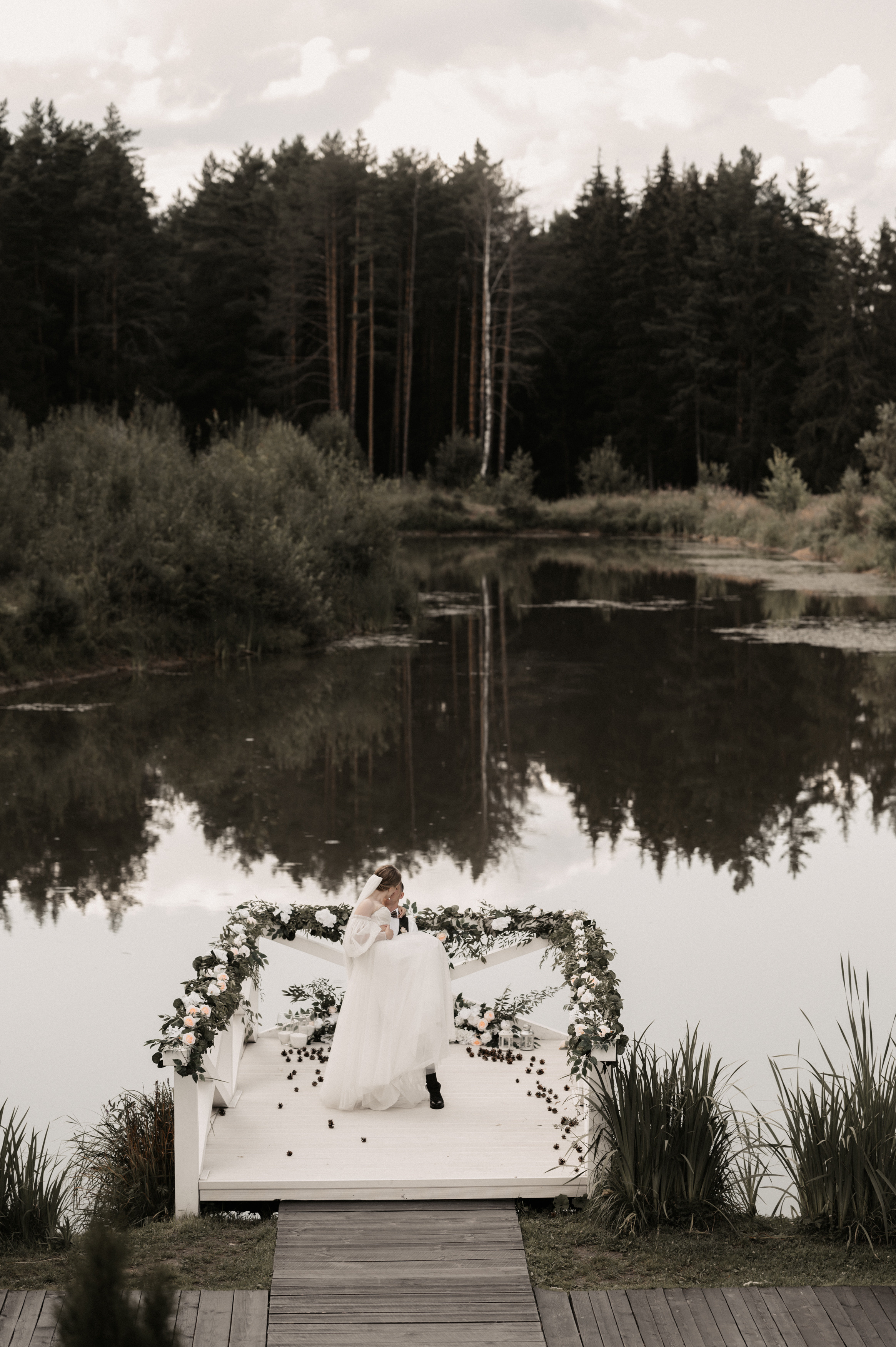 Счастье у озера. Свадебный фотограф Александр Давыдов