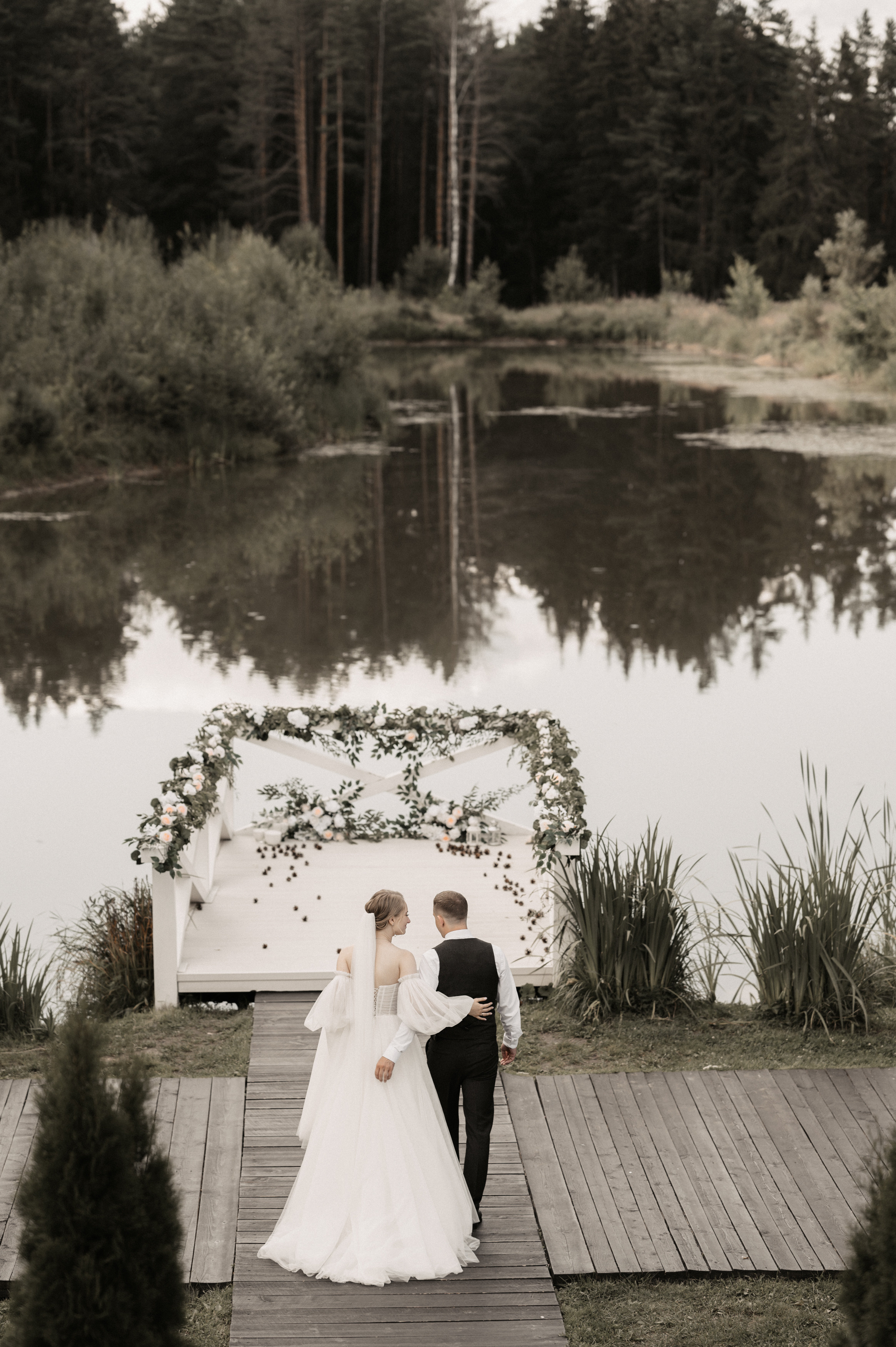 Счастье у озера. Свадебный фотограф Александр Давыдов