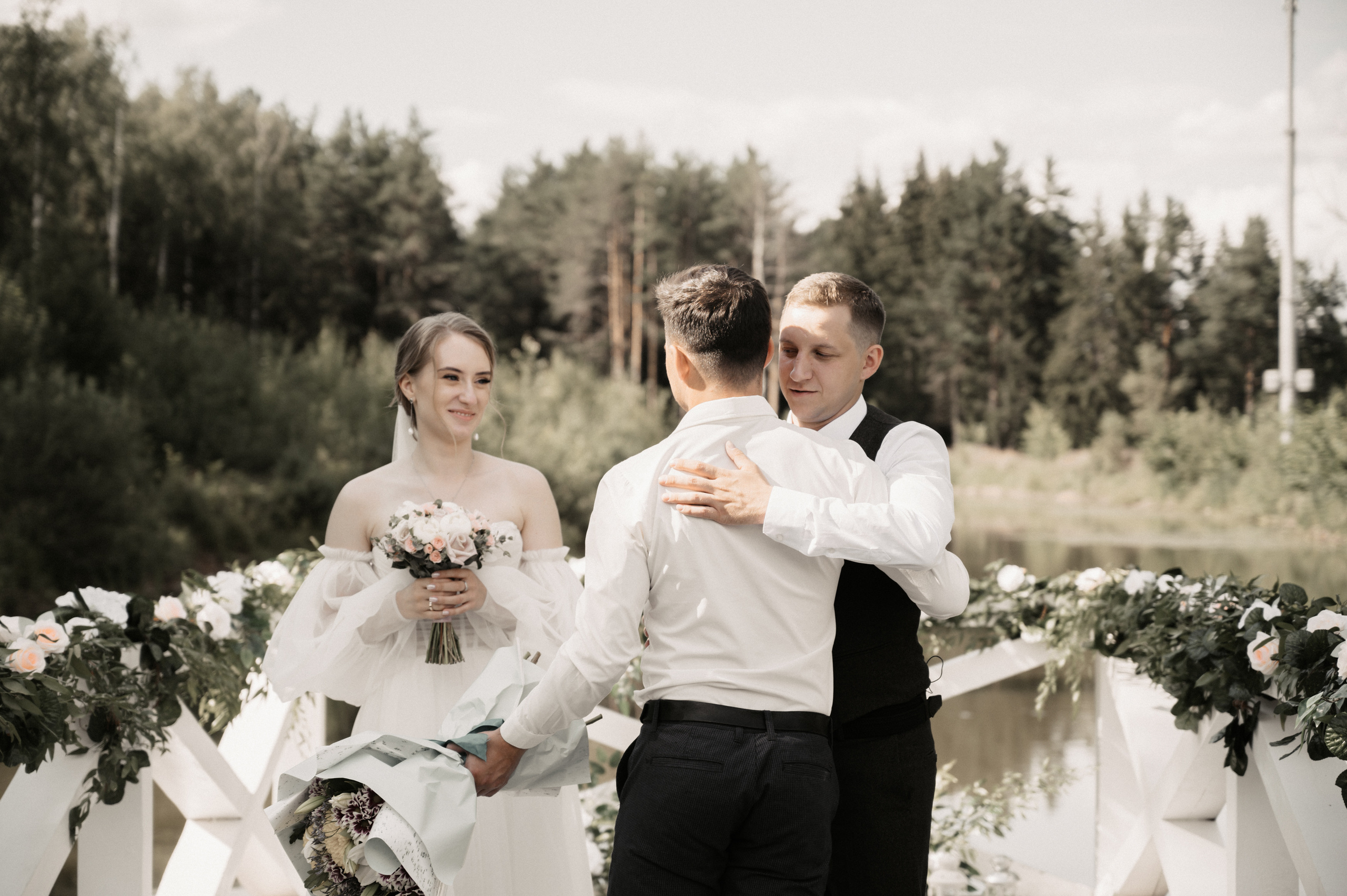 Счастье у озера. Свадебный фотограф Александр Давыдов