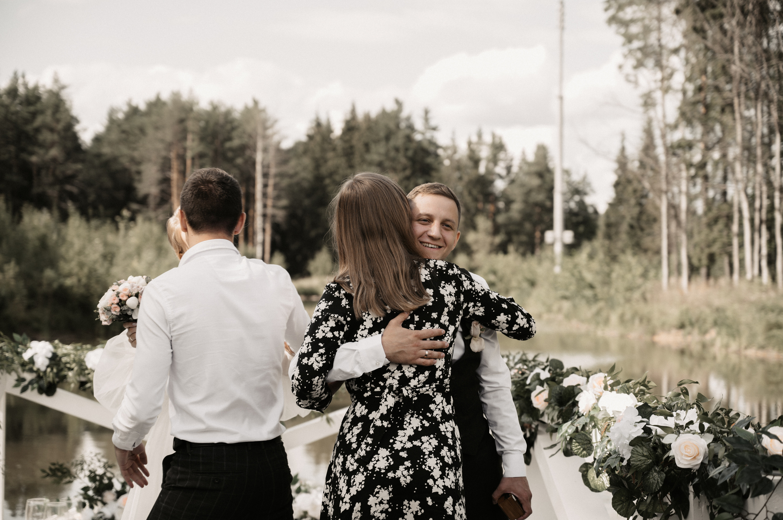 Счастье у озера. Свадебный фотограф Александр Давыдов