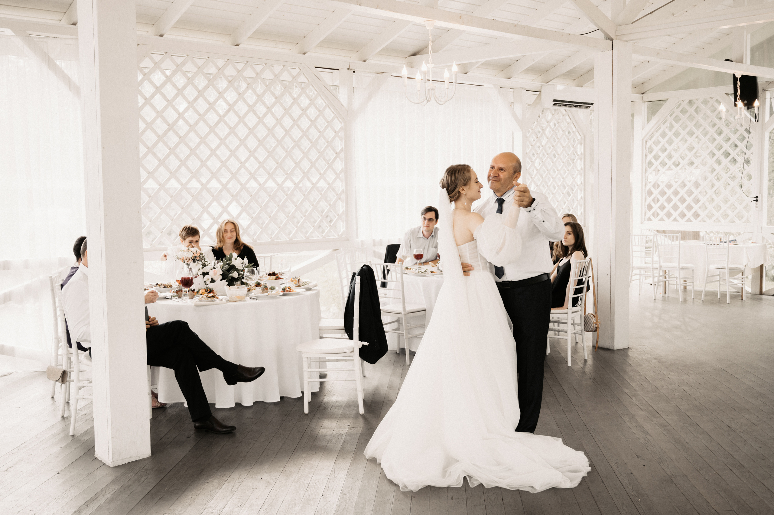 Счастье у озера. Свадебный фотограф Александр Давыдов