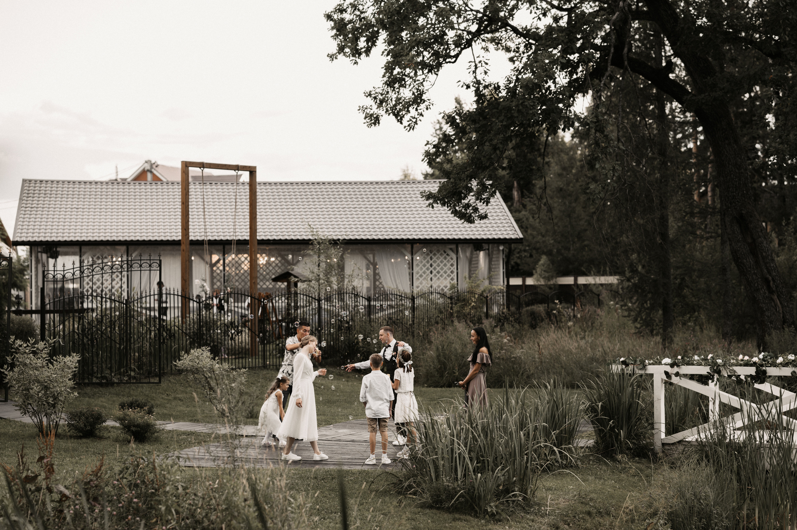 Счастье у озера. Свадебный фотограф Александр Давыдов