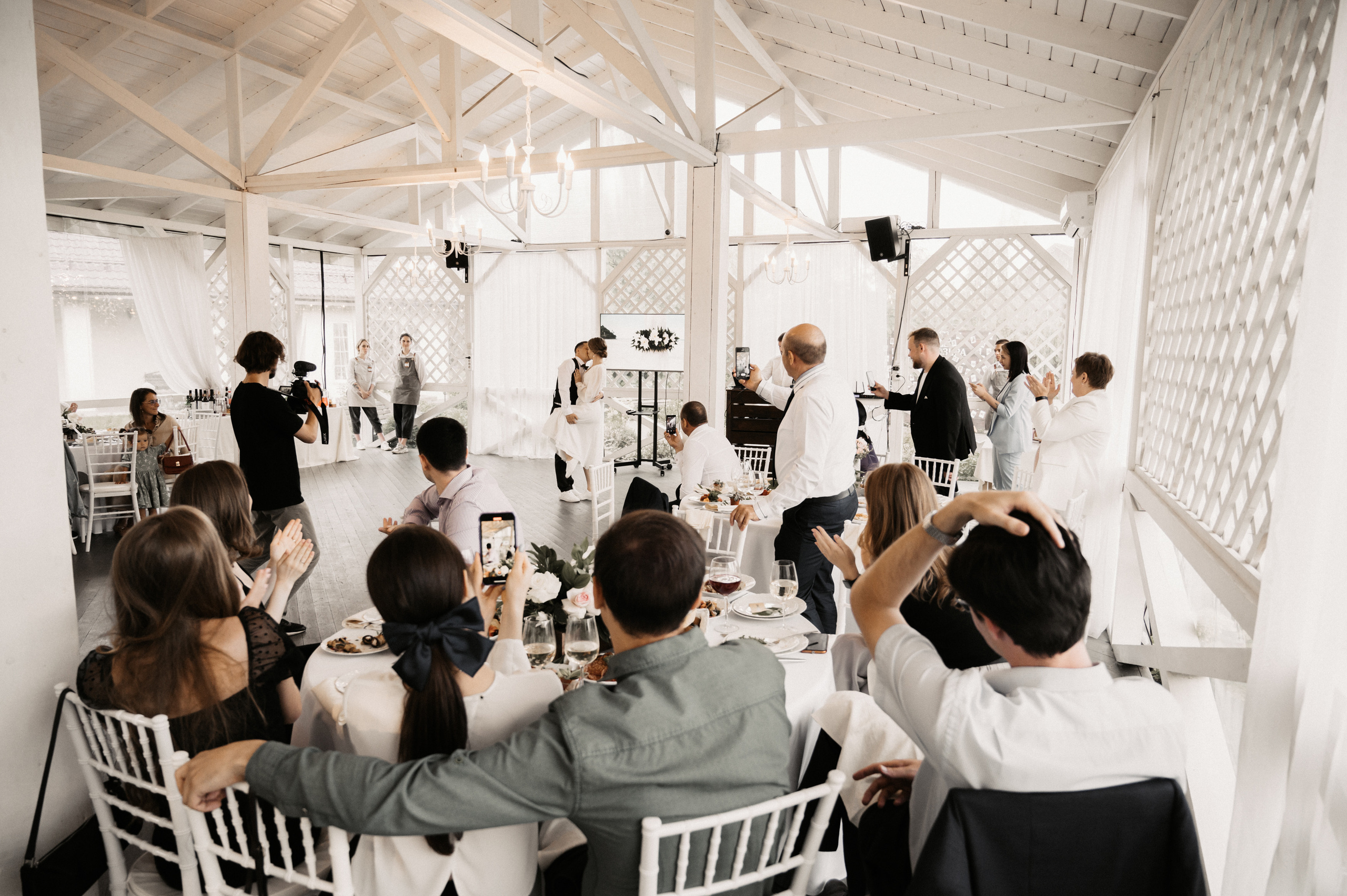 Счастье у озера. Свадебный фотограф Александр Давыдов