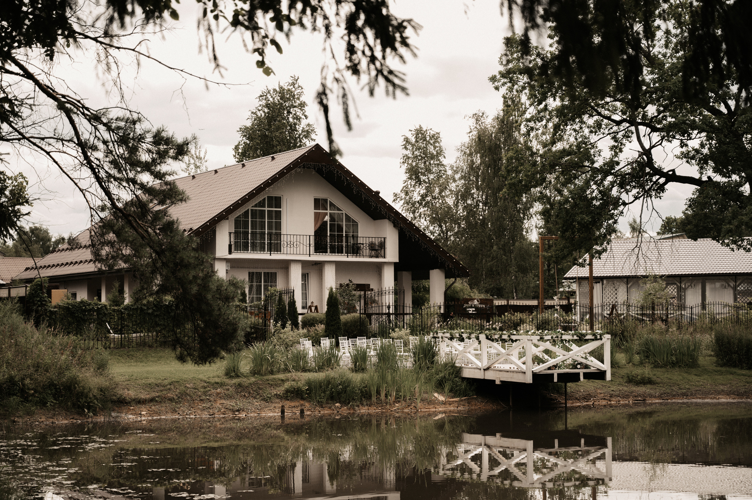 Счастье у озера. Свадебный фотограф Александр Давыдов