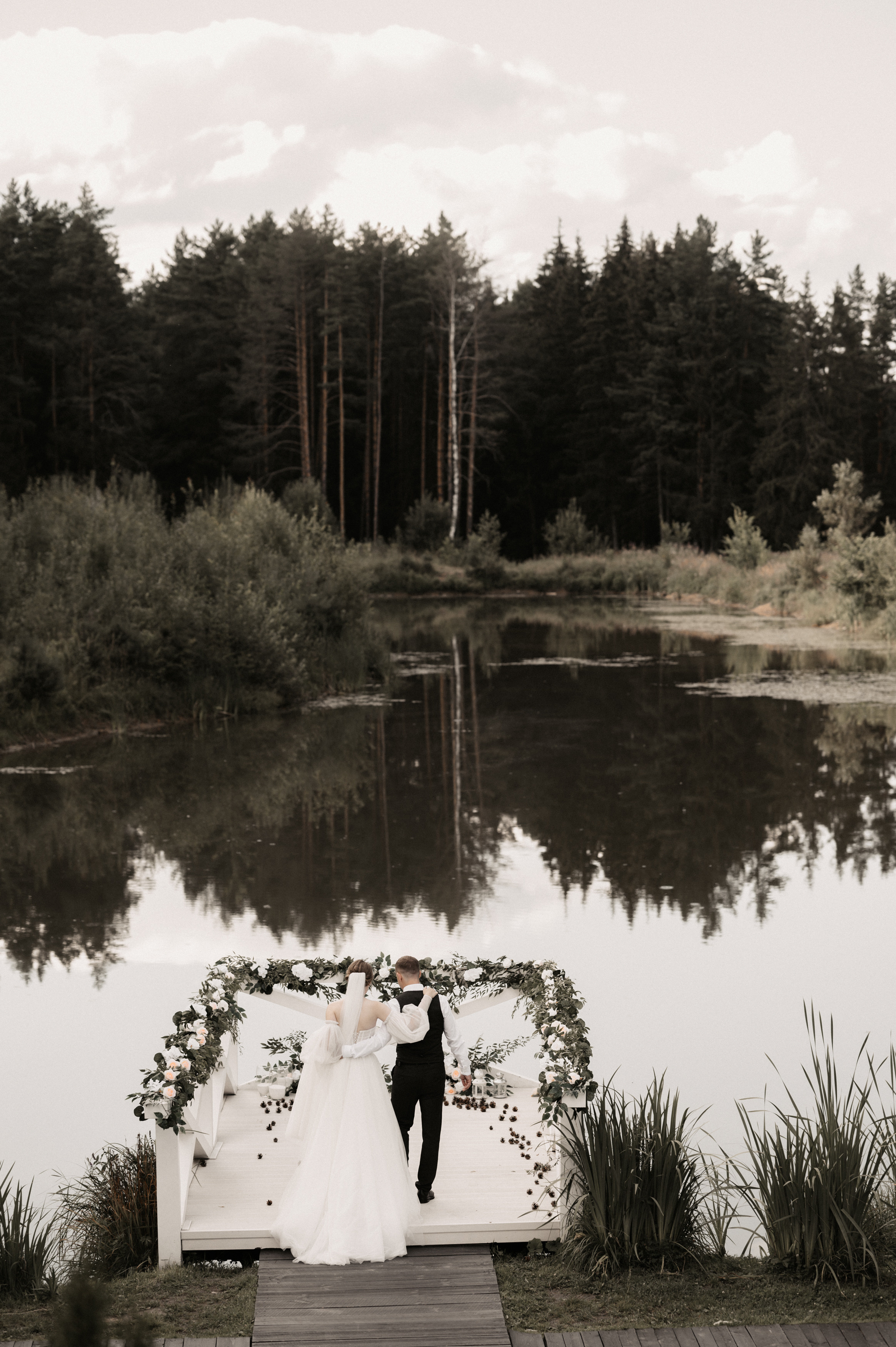 Счастье у озера. Свадебный фотограф Александр Давыдов