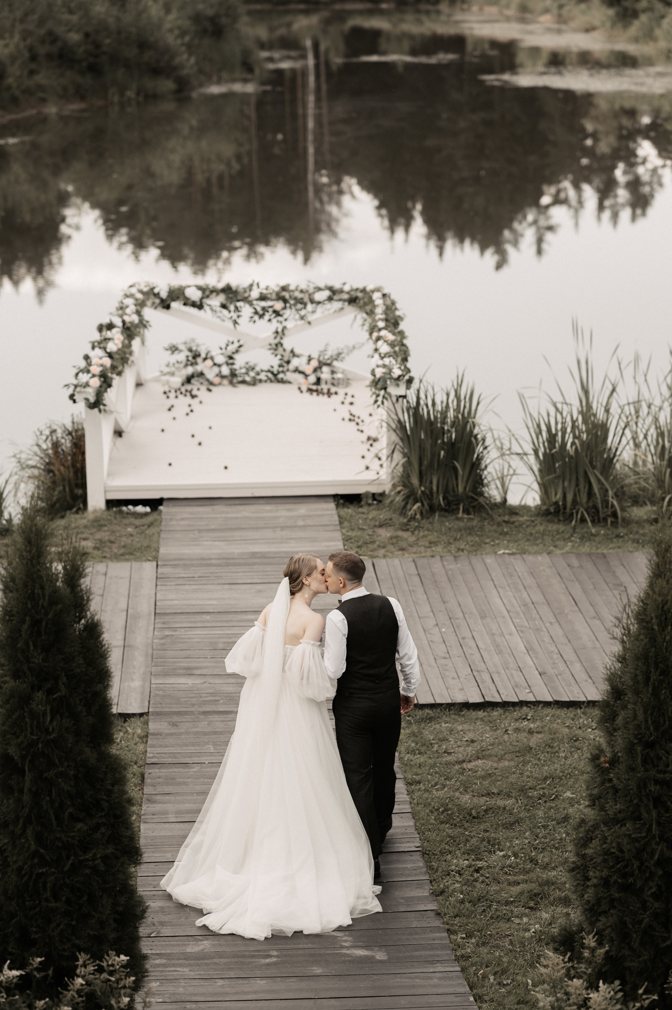 Счастье у озера. Свадебный фотограф Александр Давыдов