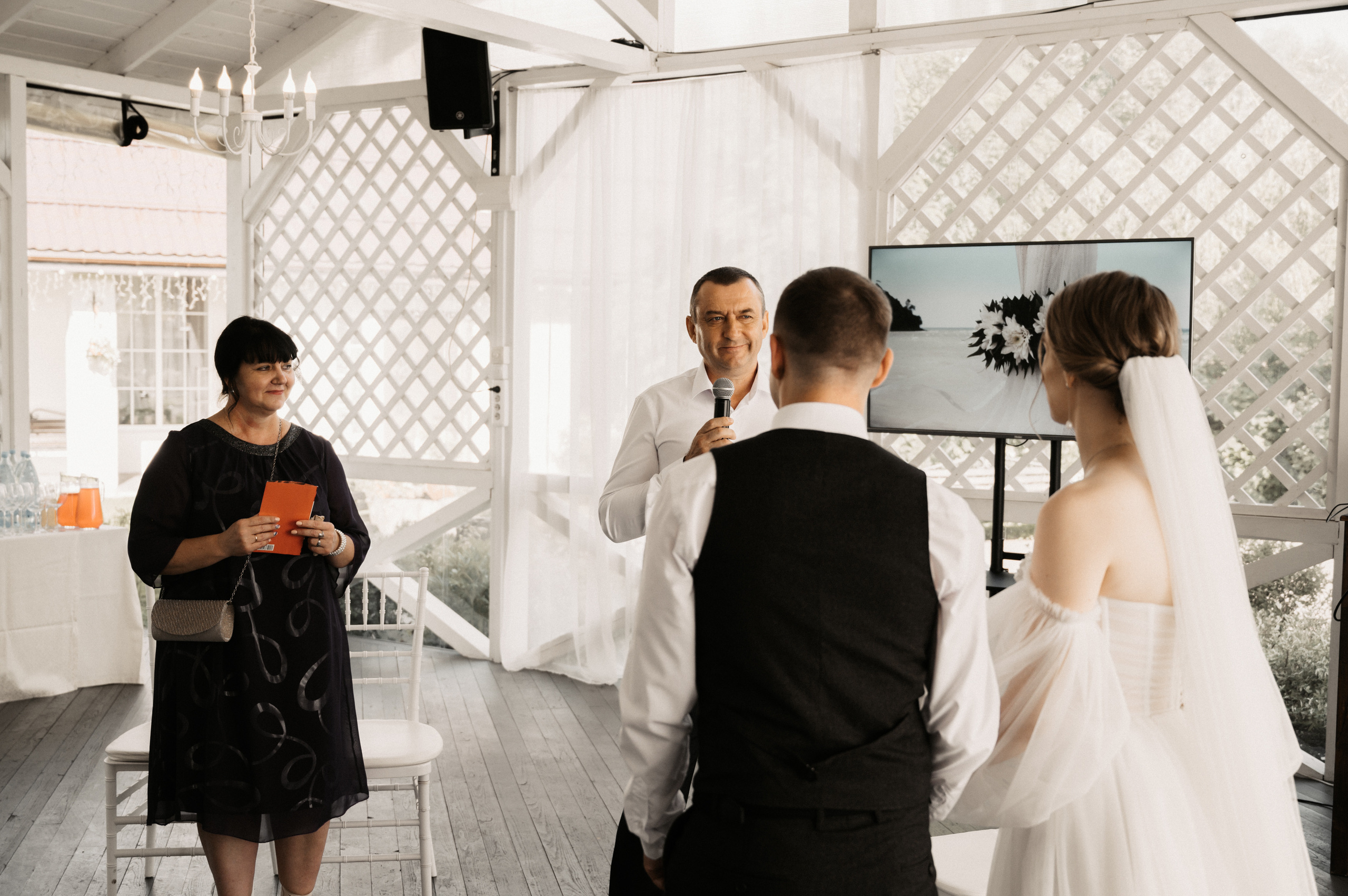 Счастье у озера. Свадебный фотограф Александр Давыдов