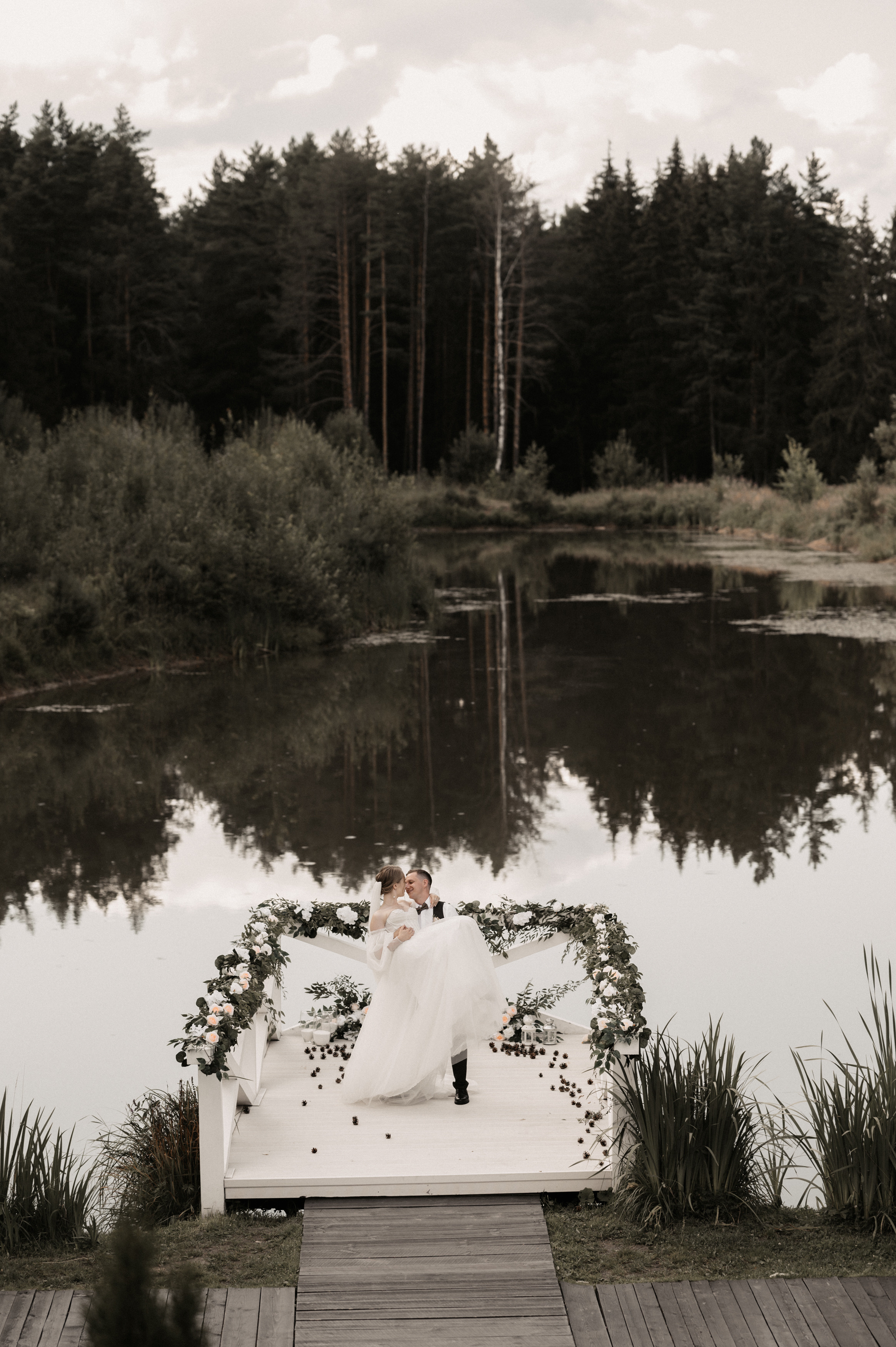 Счастье у озера. Свадебный фотограф Александр Давыдов