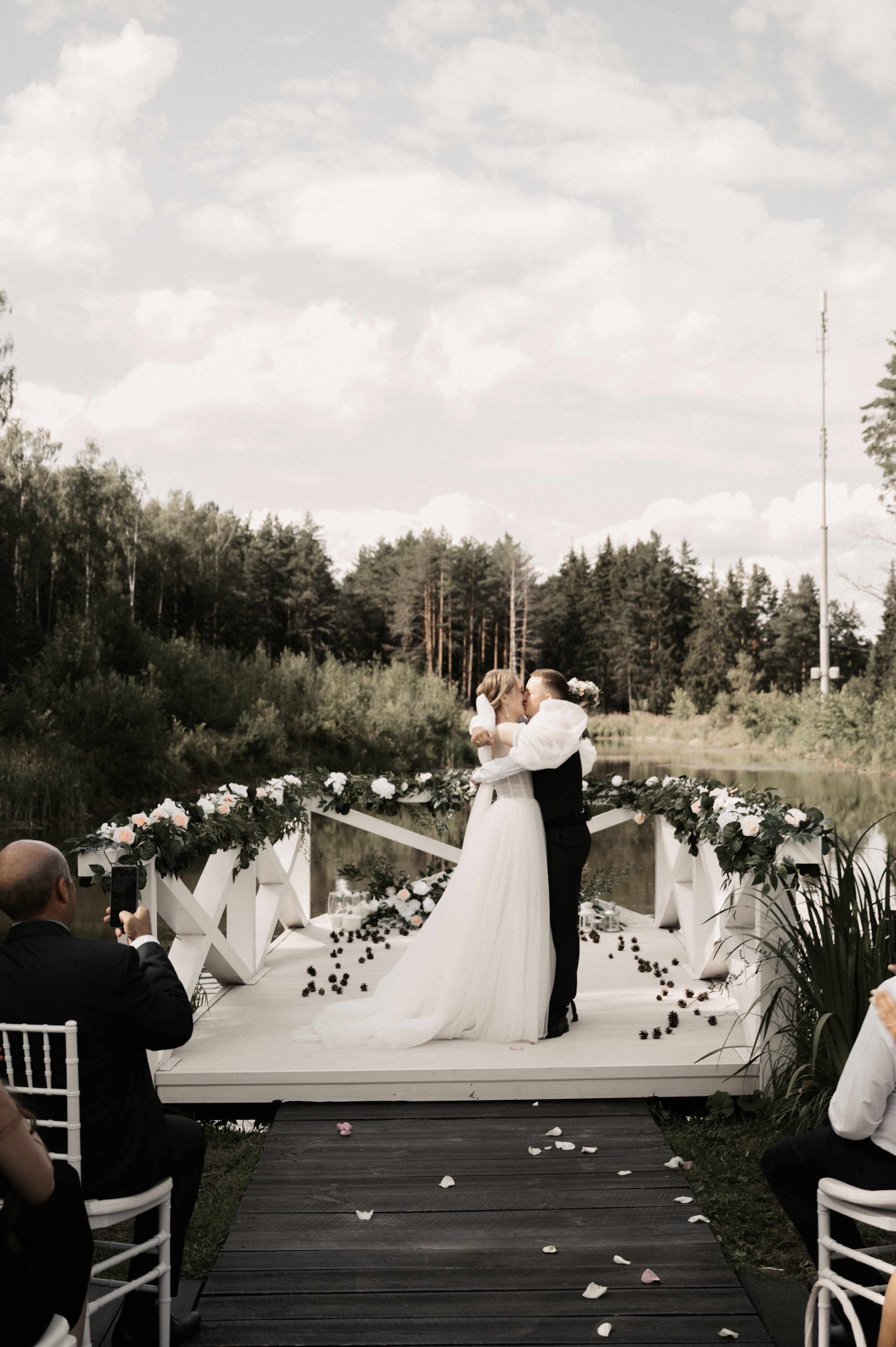 Счастье у озера. Свадебный фотограф Александр Давыдов