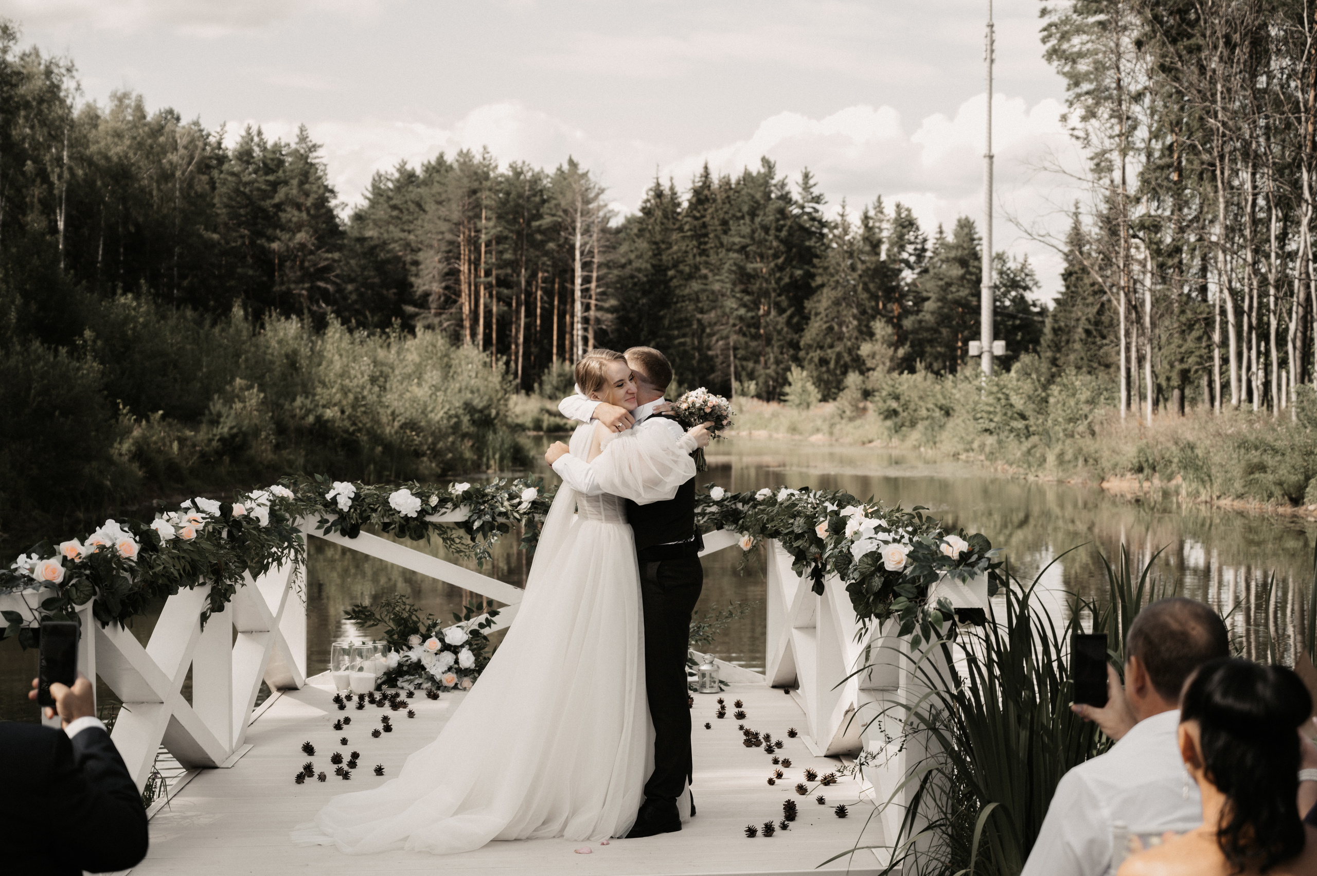 Счастье у озера. Свадебный фотограф Александр Давыдов