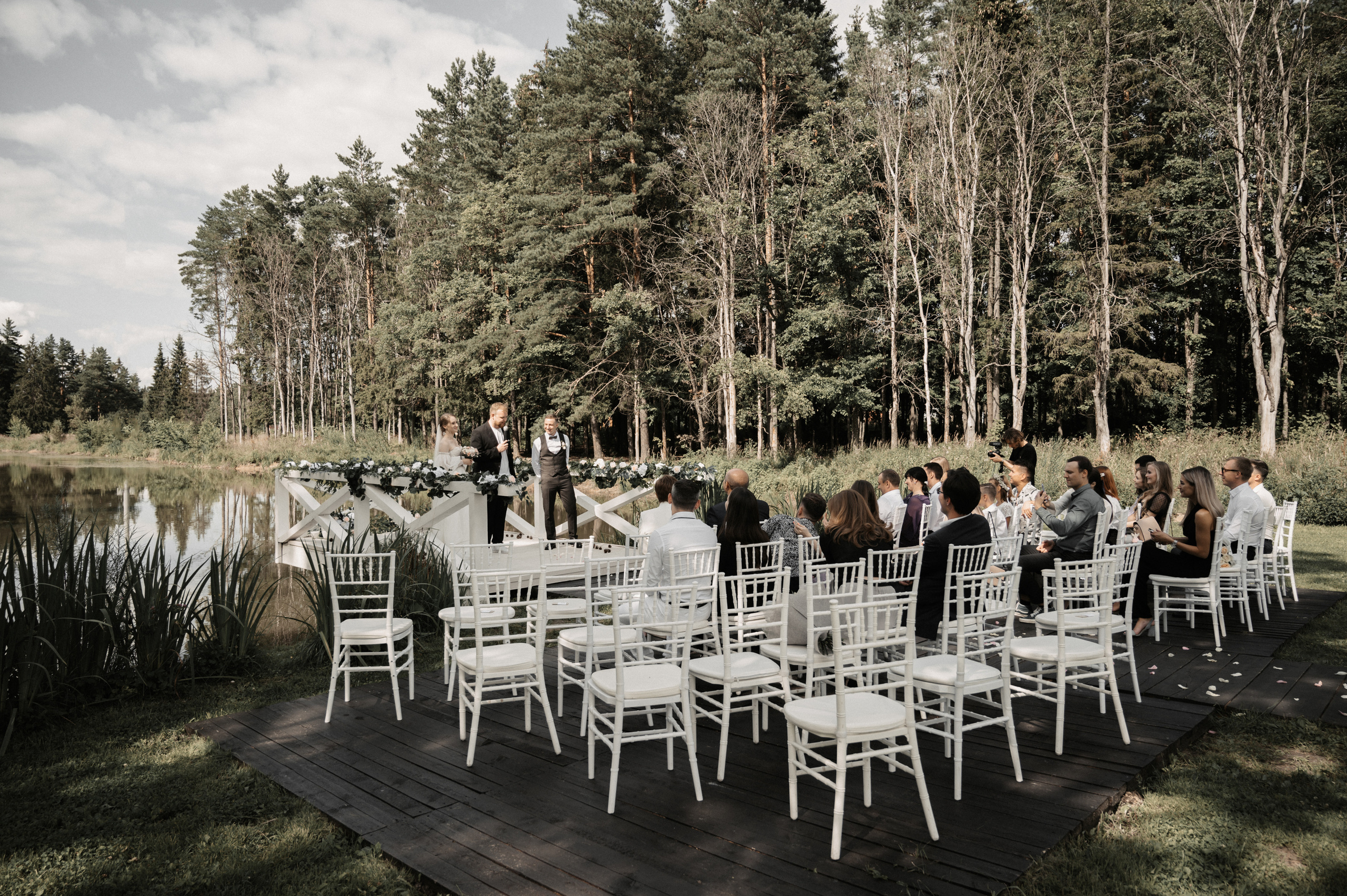Счастье у озера. Свадебный фотограф Александр Давыдов