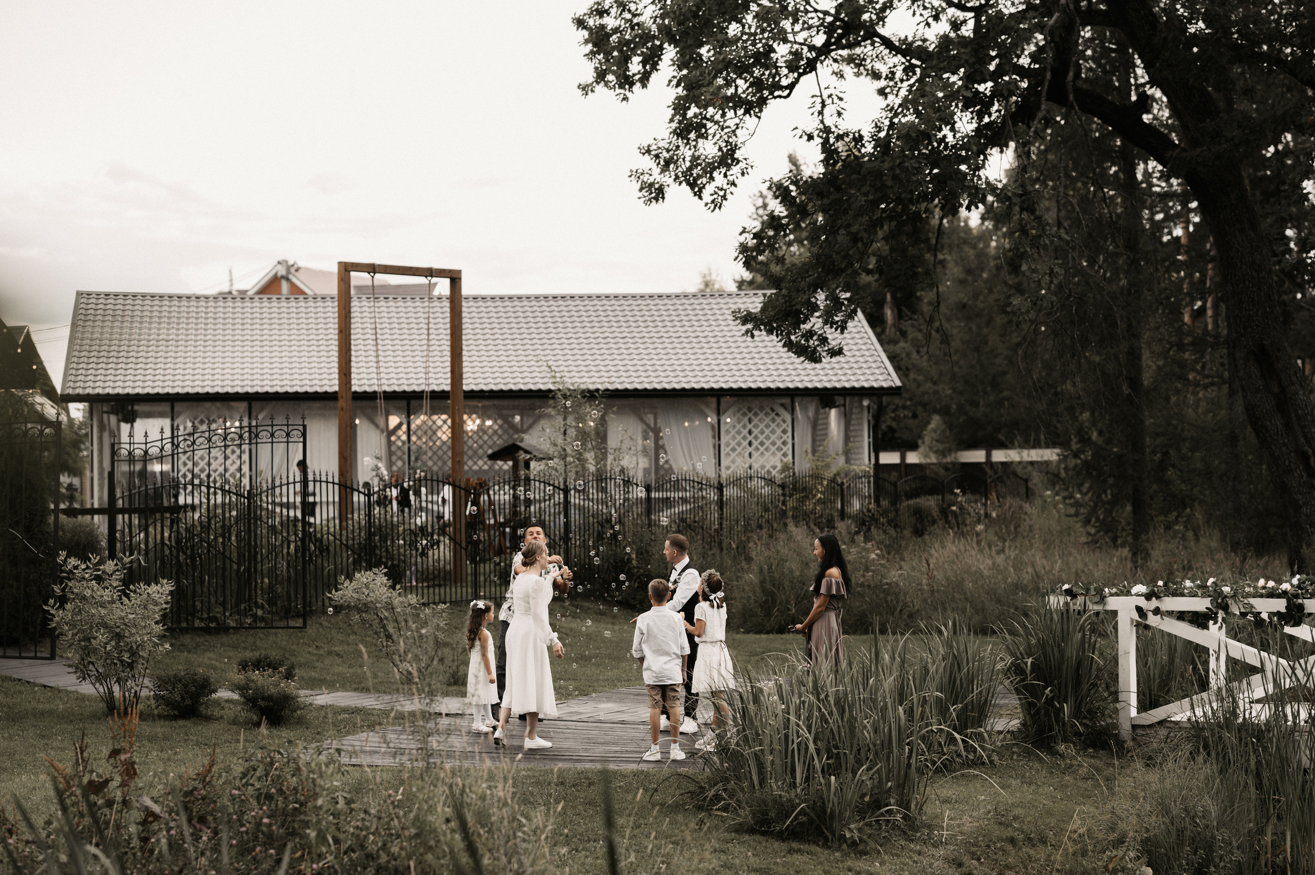 Счастье у озера. Свадебный фотограф Александр Давыдов