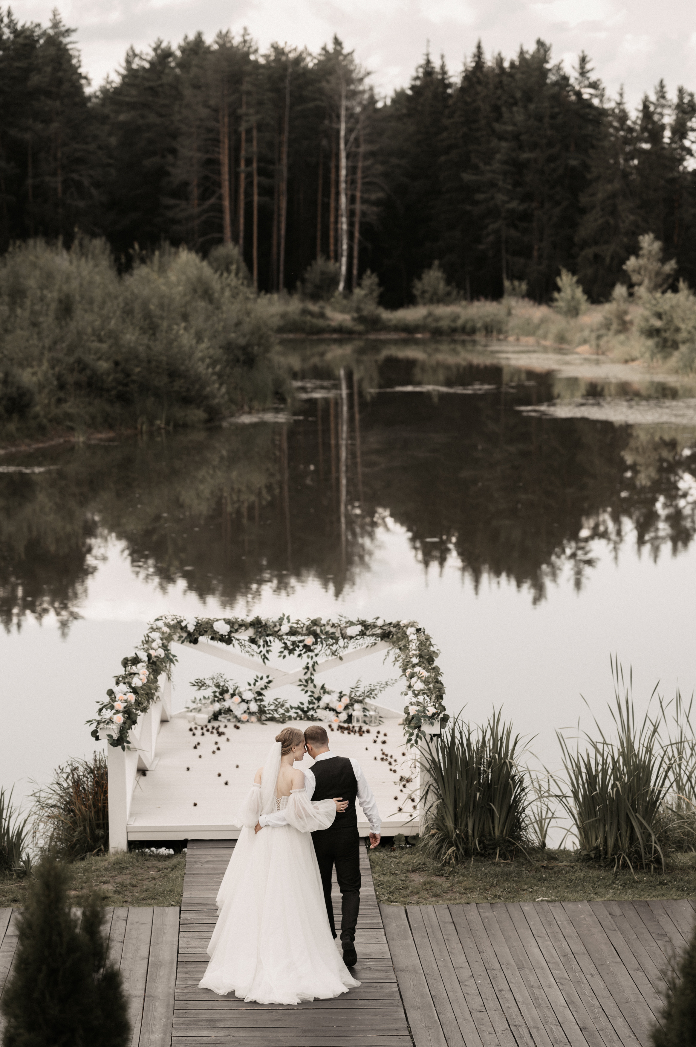 Счастье у озера. Свадебный фотограф Александр Давыдов