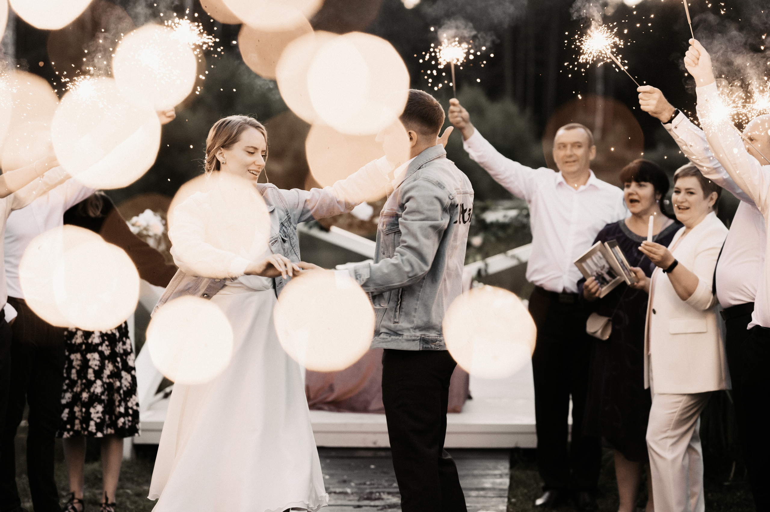 Счастье у озера. Свадебный фотограф Александр Давыдов