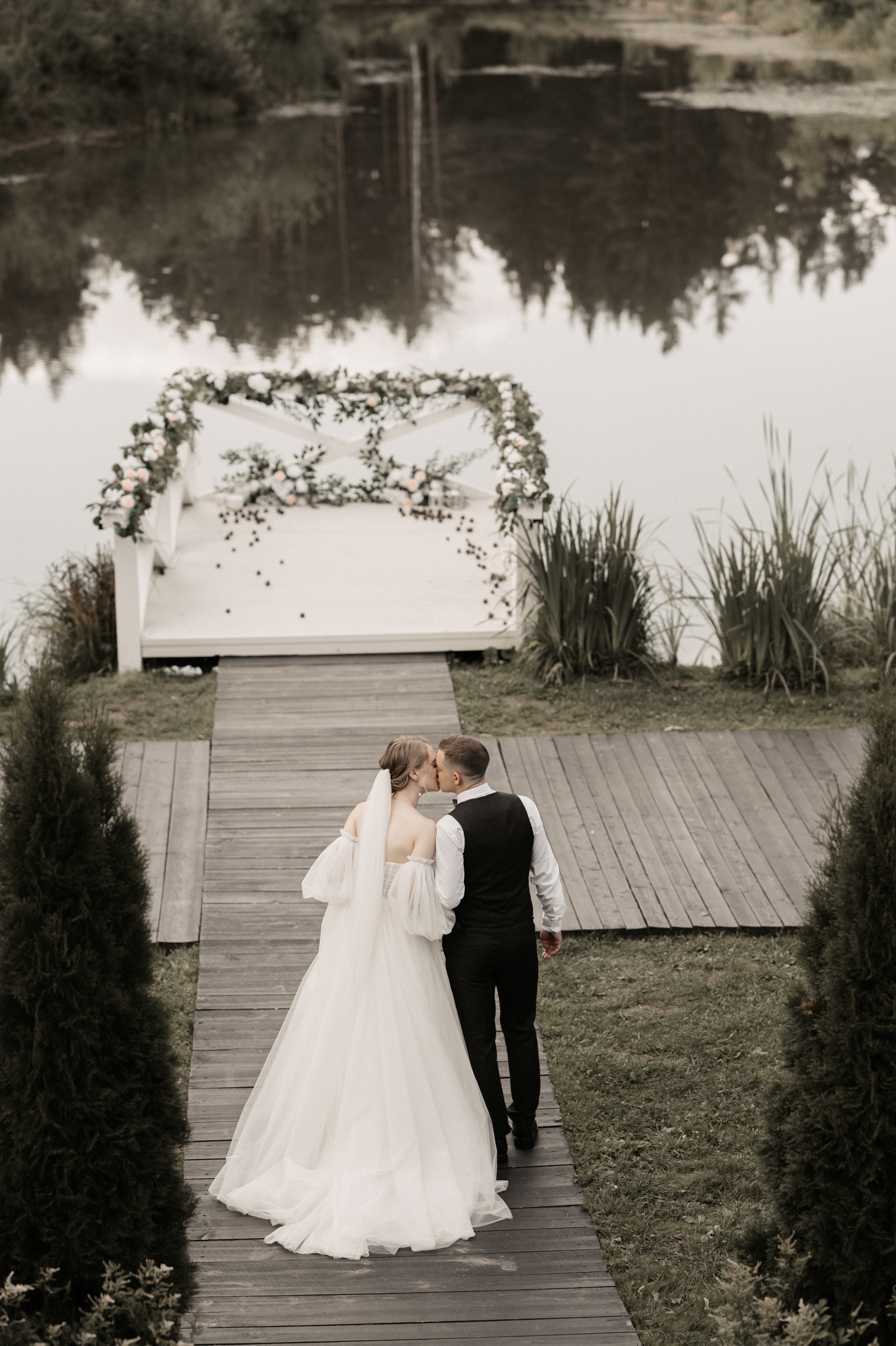 Счастье у озера. Свадебный фотограф Александр Давыдов