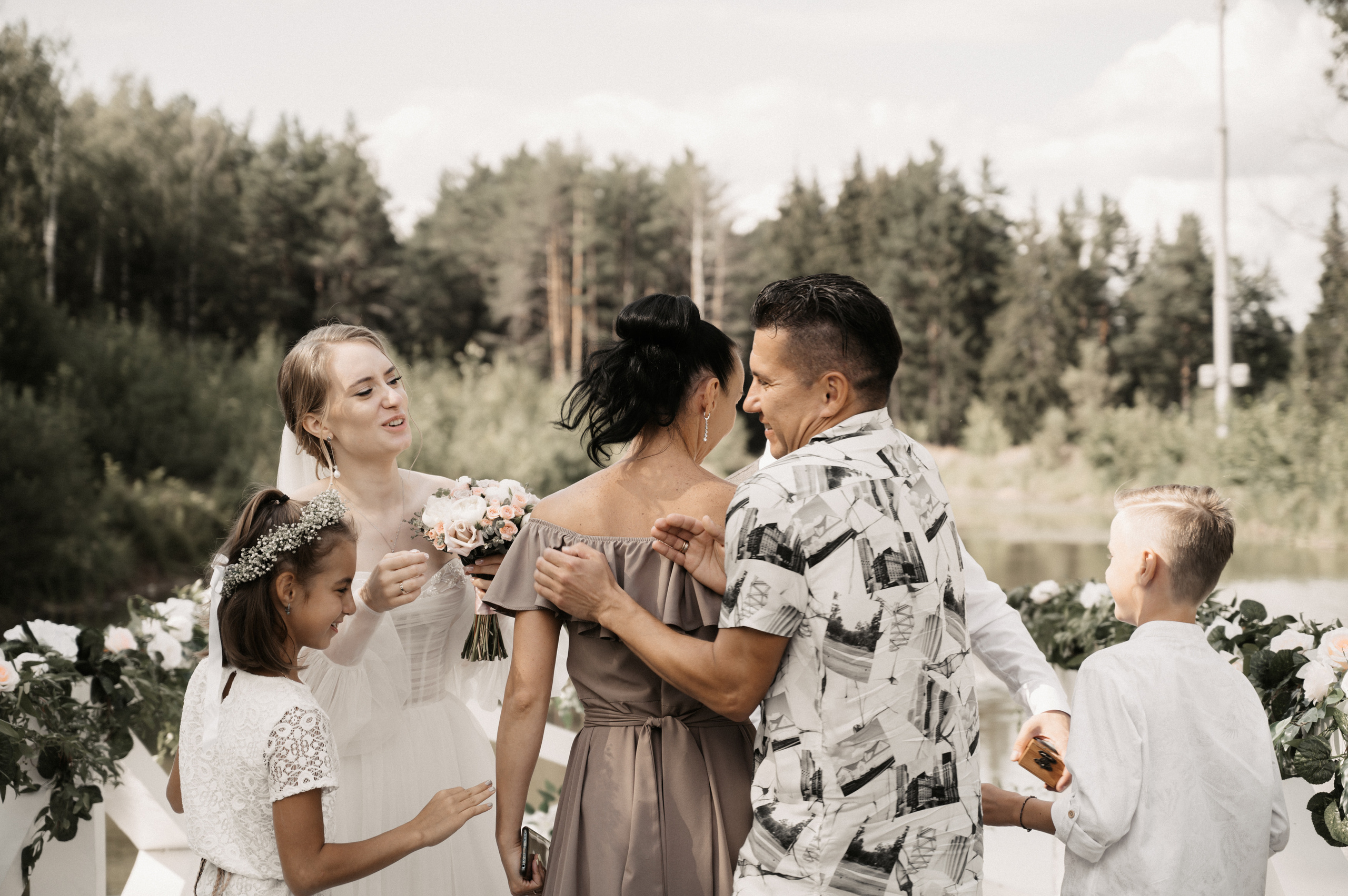 Счастье у озера. Свадебный фотограф Александр Давыдов