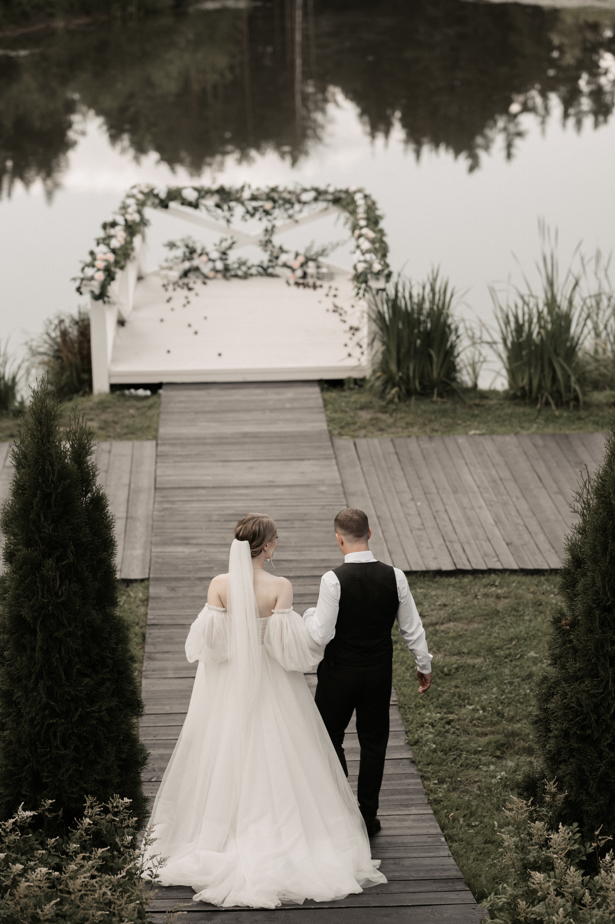 Счастье у озера. Свадебный фотограф Александр Давыдов