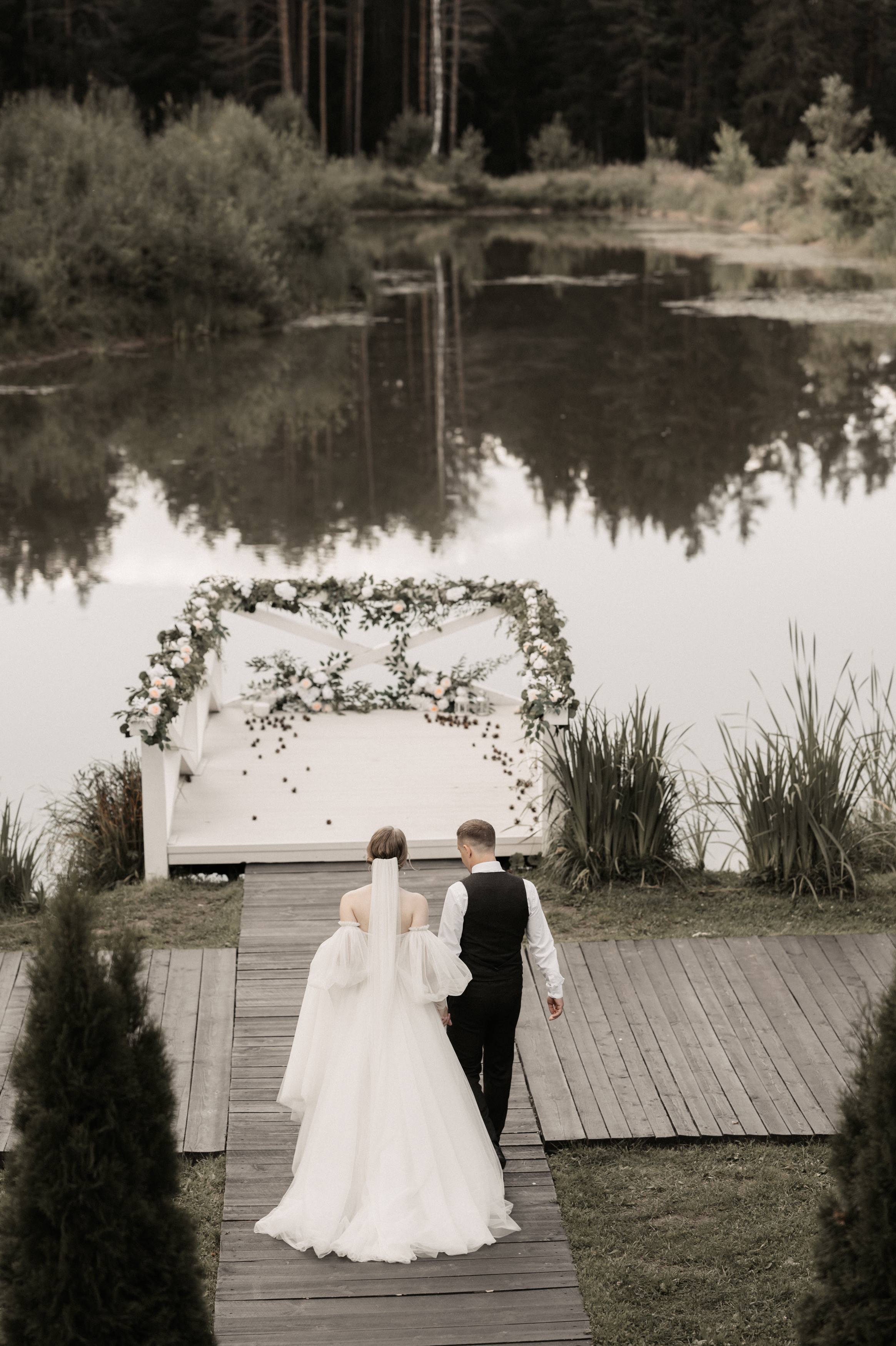 Счастье у озера. Свадебный фотограф Александр Давыдов