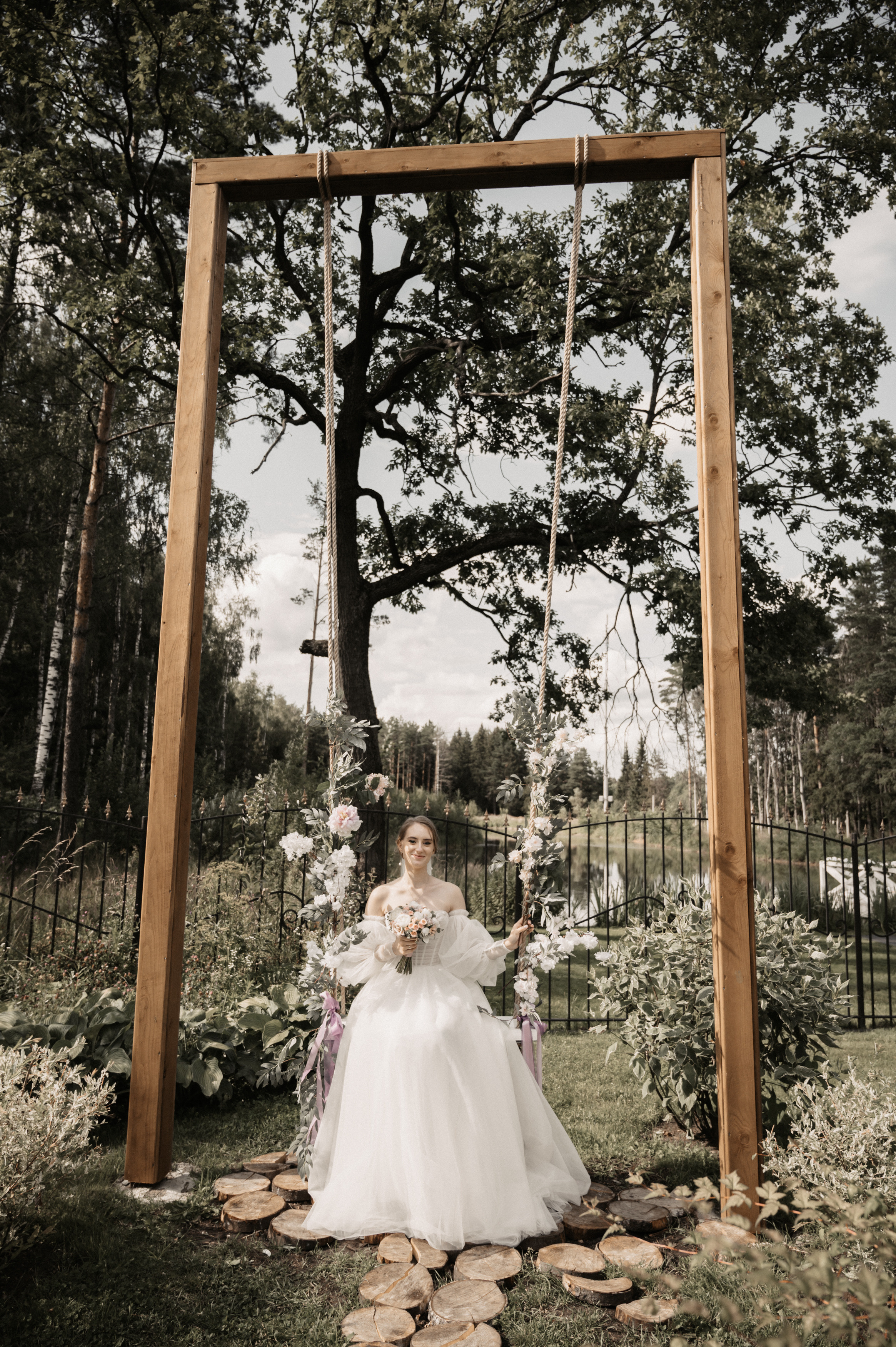 Счастье у озера. Свадебный фотограф Александр Давыдов