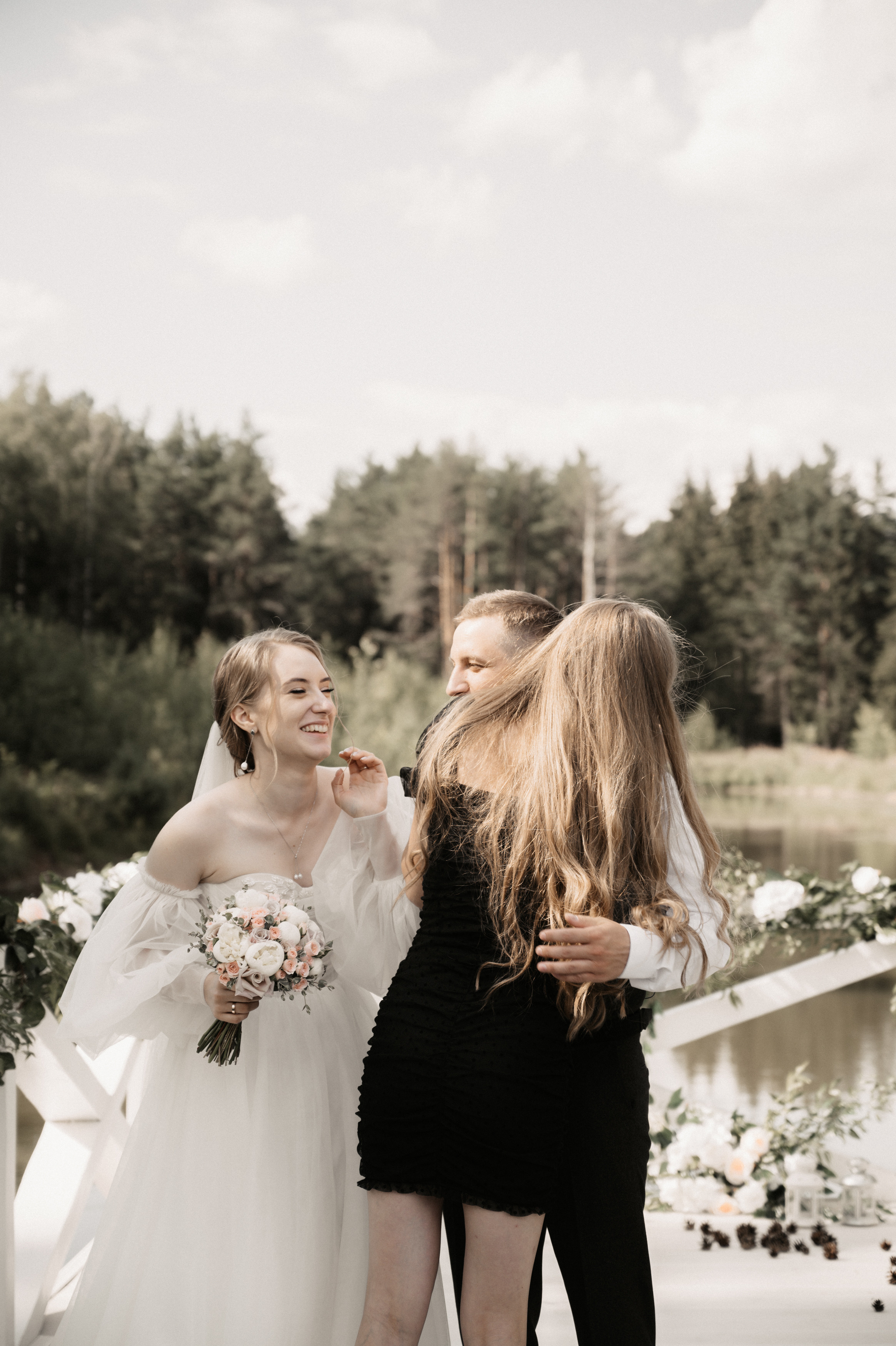 Счастье у озера. Свадебный фотограф Александр Давыдов