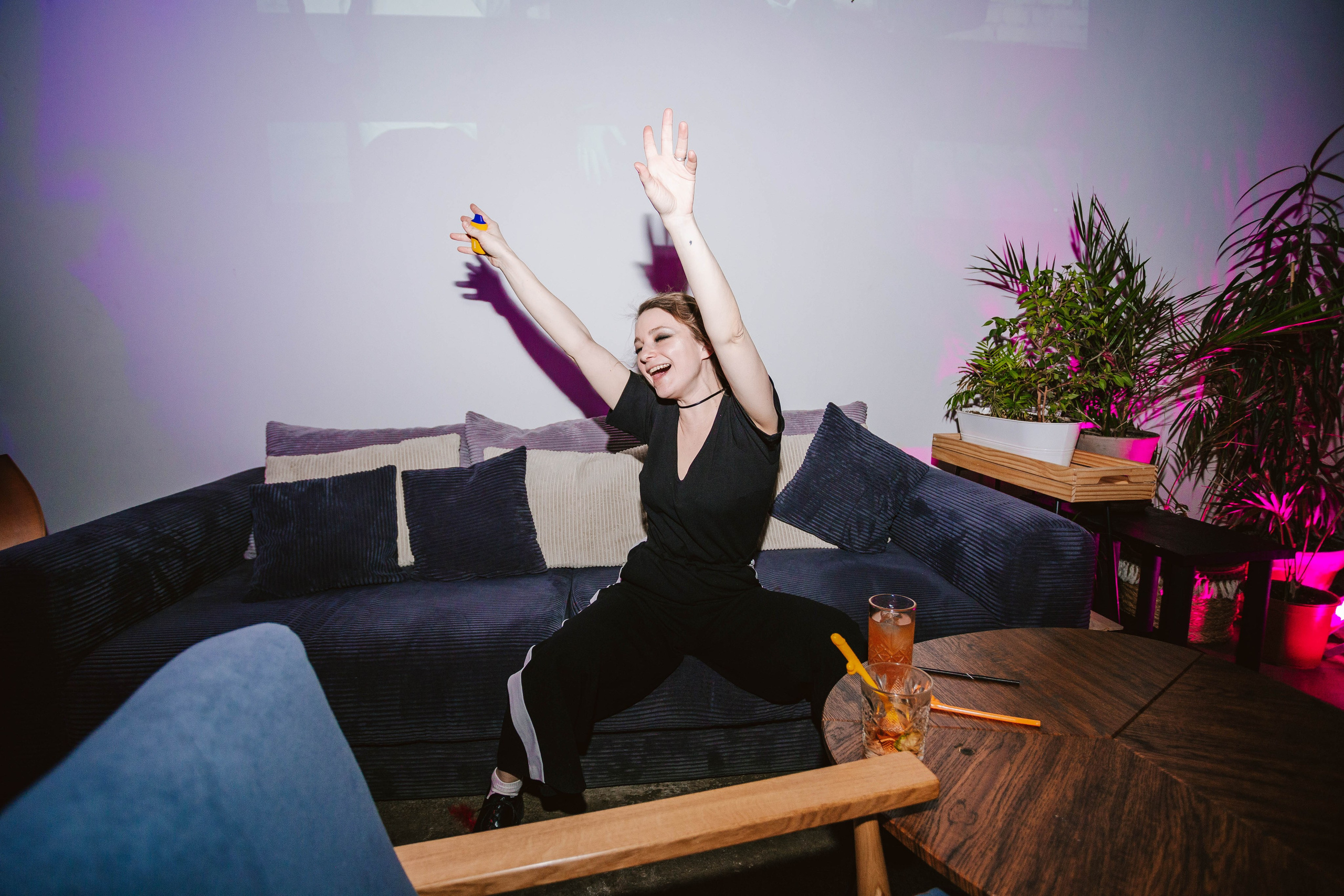 МЕНЯ ПОВСЮДУ ОКРУЖАЕШЬ ТЫ