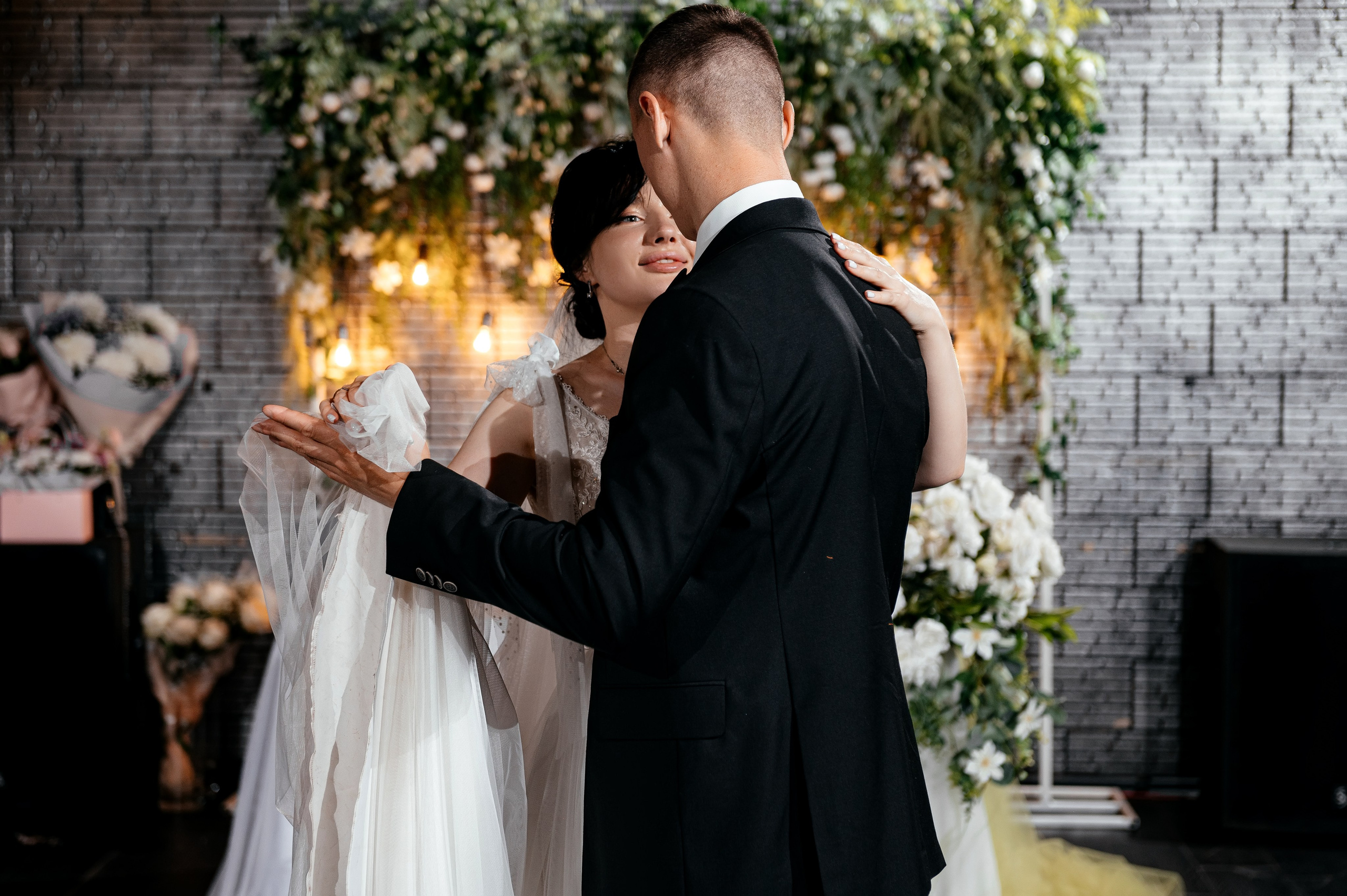 Свадьба с венчанием в Щелково. Прогулка в Гребнево, ресторан Кинза, отель Премиум. Свадебный и семейный фотограф Виктория Носачёва. Щелково, Москва и МО