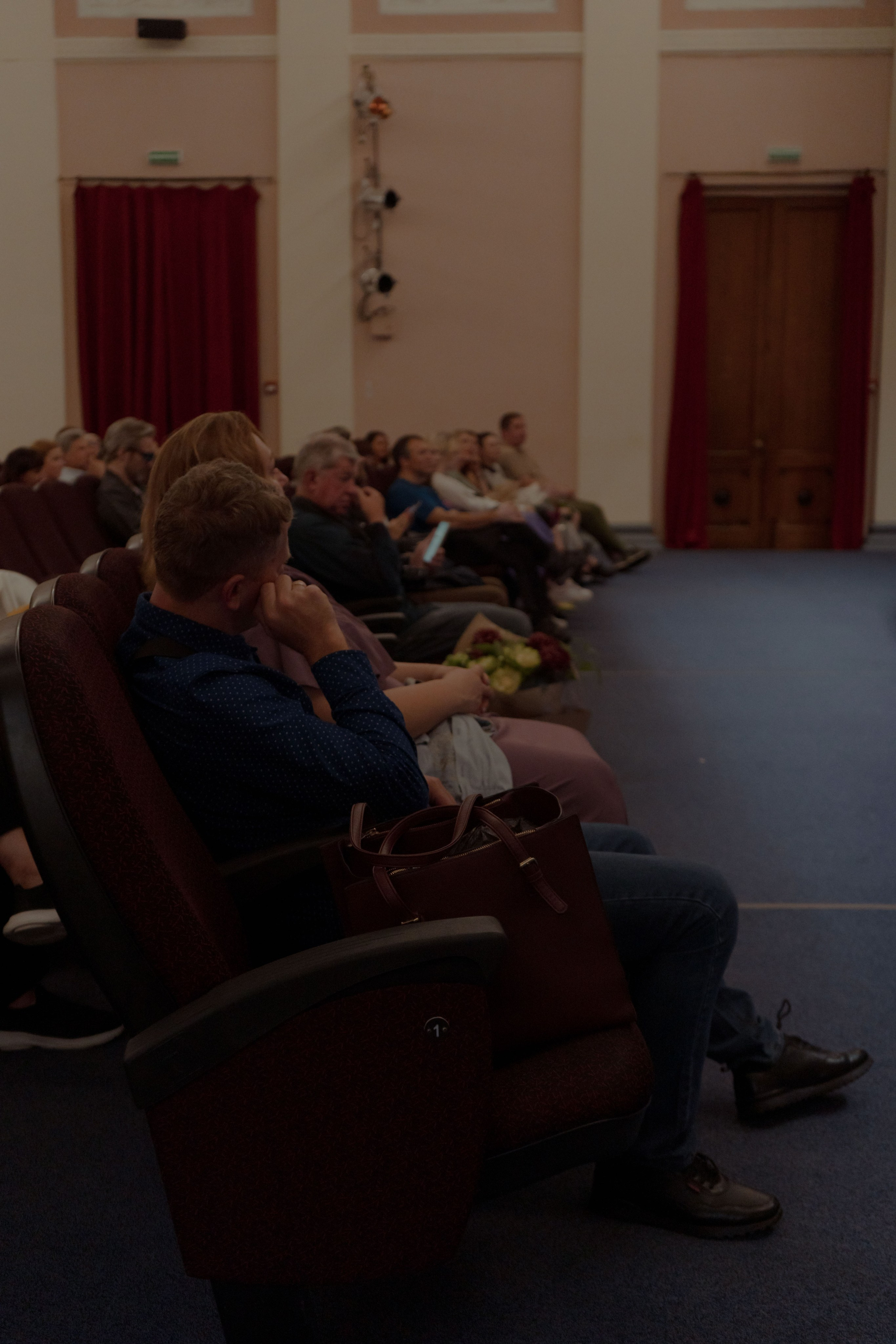 Премьера фильма «На стыке жанров». Юля Мурашова портретный и документальный фотограф