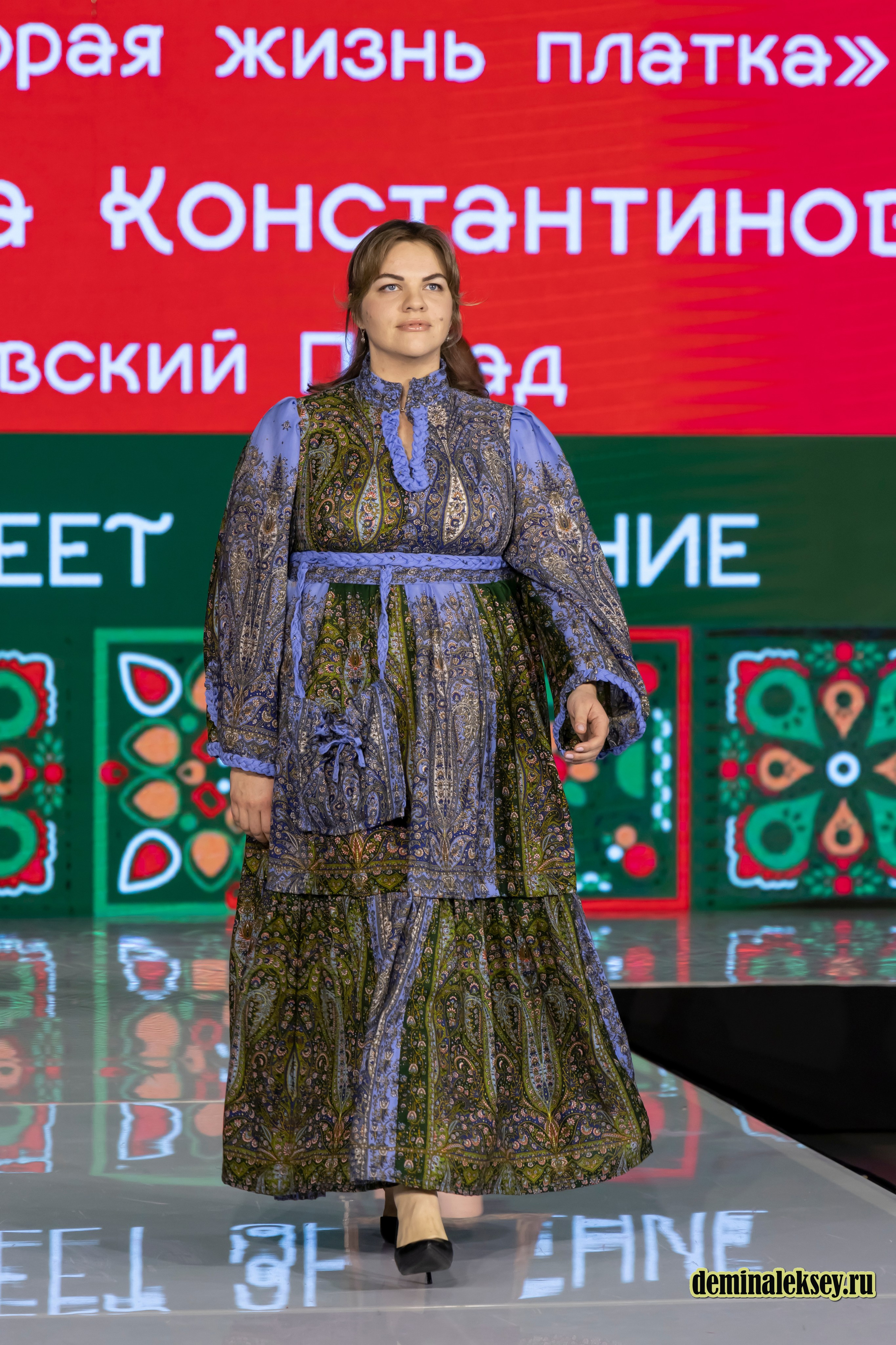 Показ бренда Павловский Посад на выставке Уникальная Россия 2025. Репортажный, семейный и студийный фотограф в Москве Демин Алексей