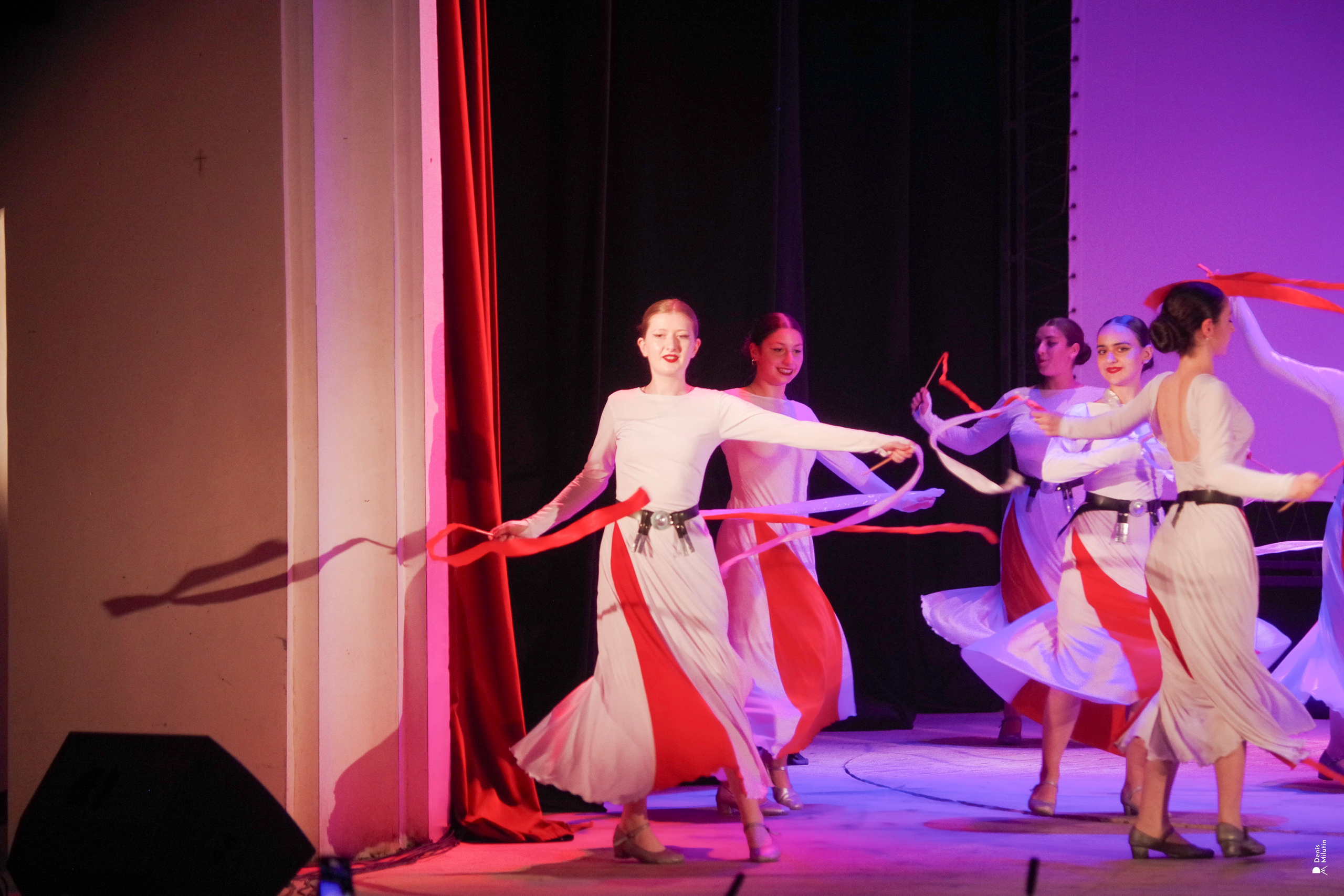 Танцы в прекрасном Они. Портретный фотограф Денис Милютин