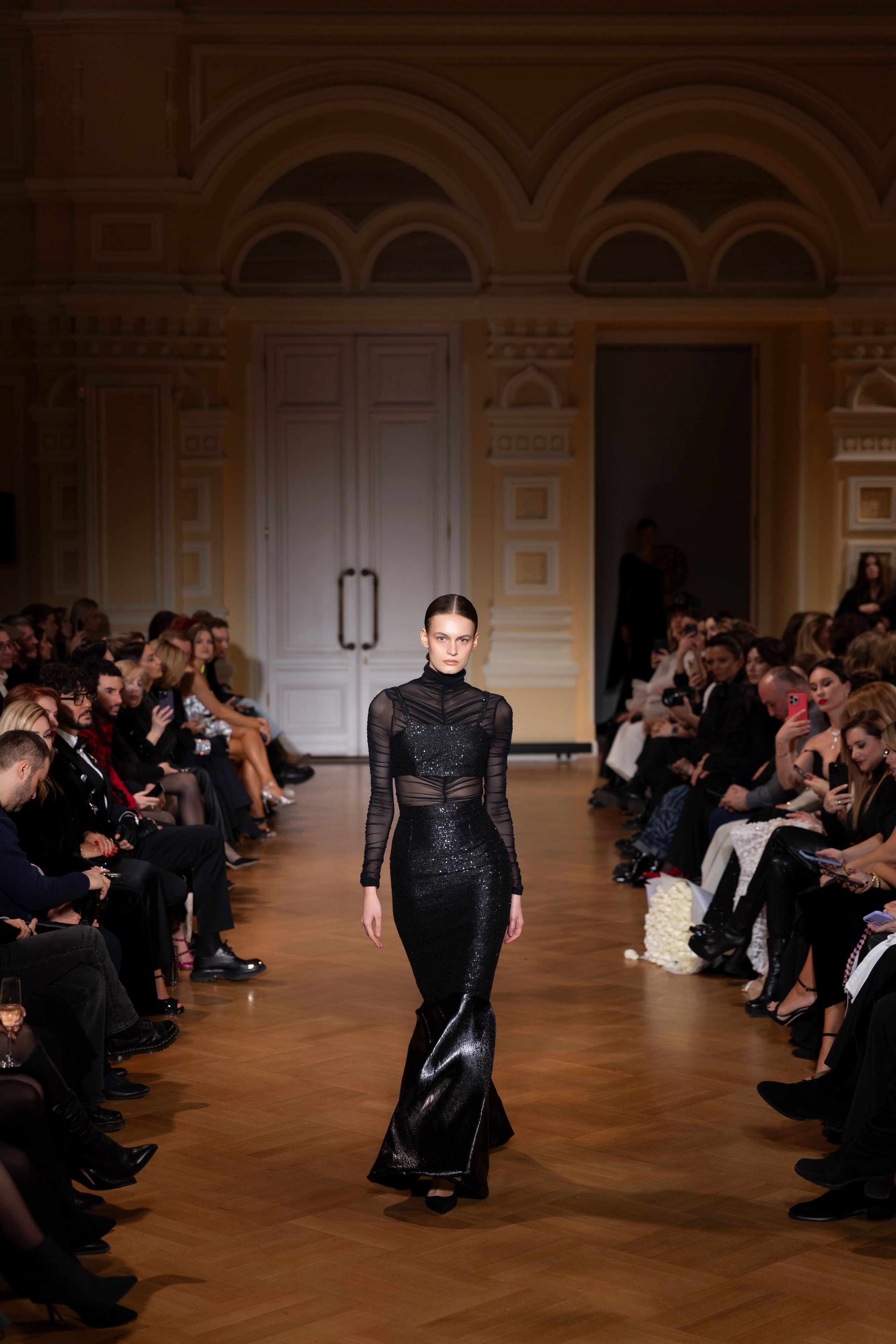 CANACH fashion show by Artashes Oganian, GUM, Moscow. «Птичка на проводе»: информационный портал в Москве