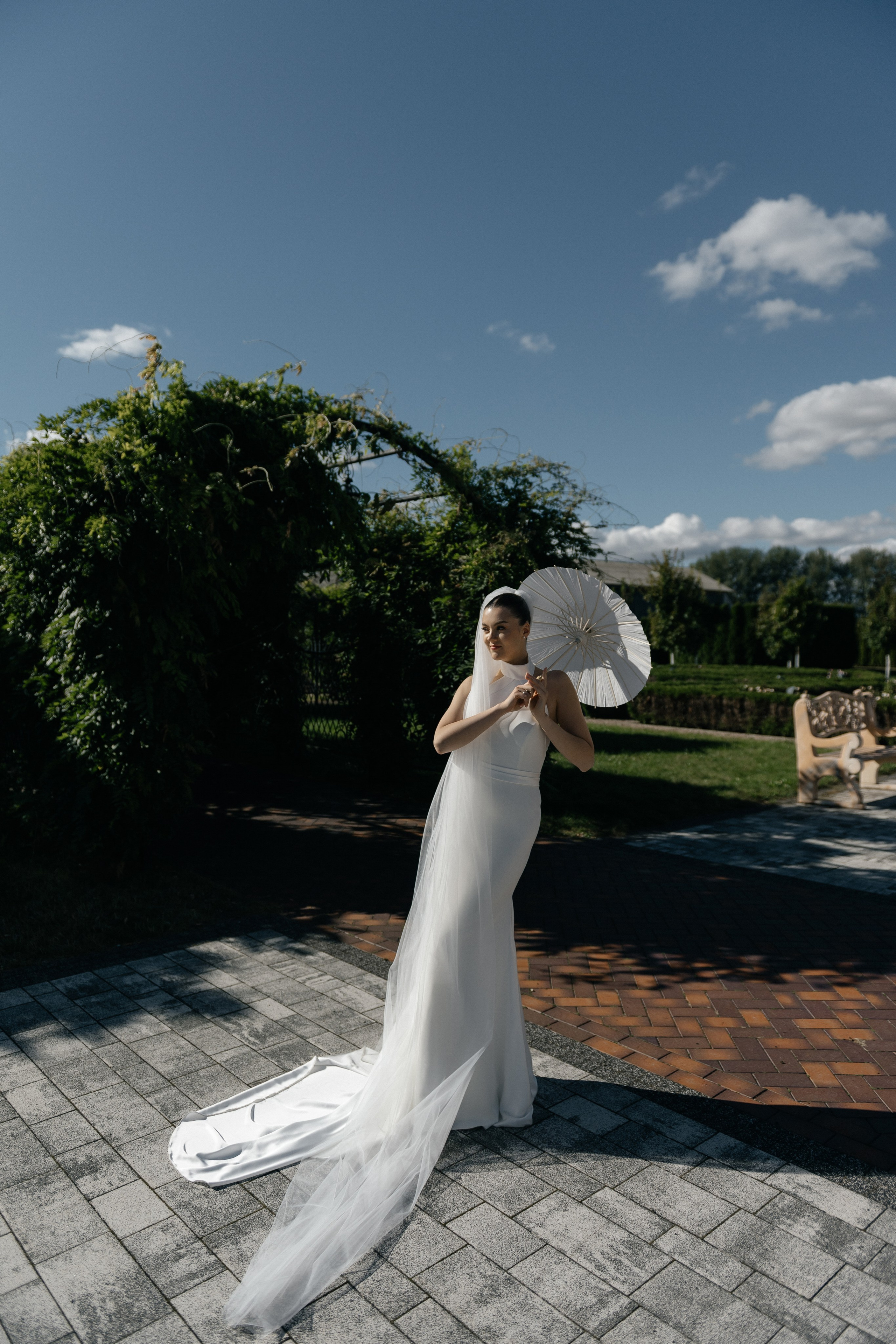 Wedding day in VERSAL PARK. Wedding PHOTOGRAPHER Andrew Vnukov