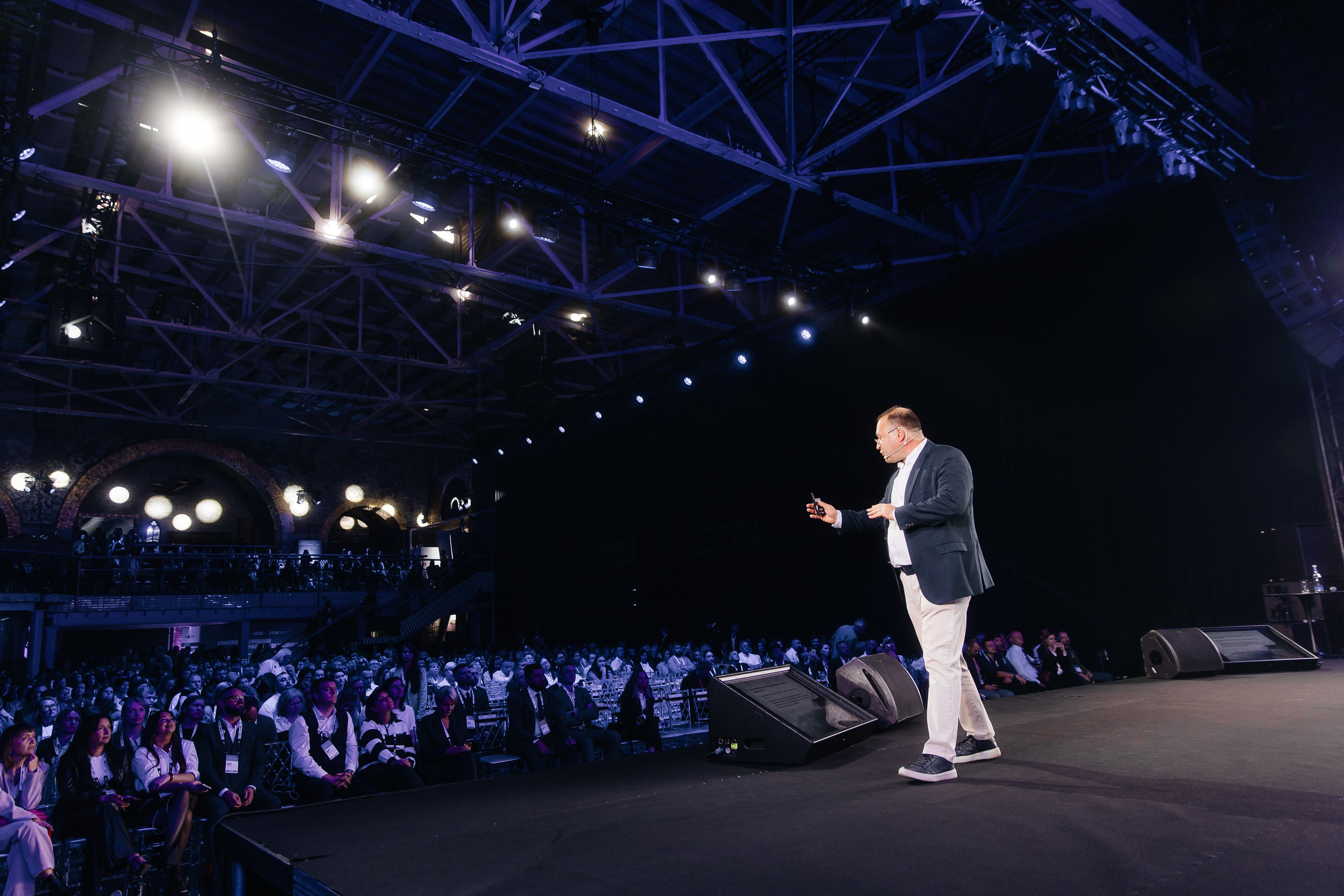 ДВИЖЕНИЕ.КОНФ: КОНФЕРЕНЦИЯ ПО ПРОДАЖАМ И ЛИЧНОМУ БРЕНДУ В НЕДВИЖИМОСТИ |САНКТ-ПЕТЕРБУРГ, 2025. Five Media — репортажный фотограф Москва | Мск