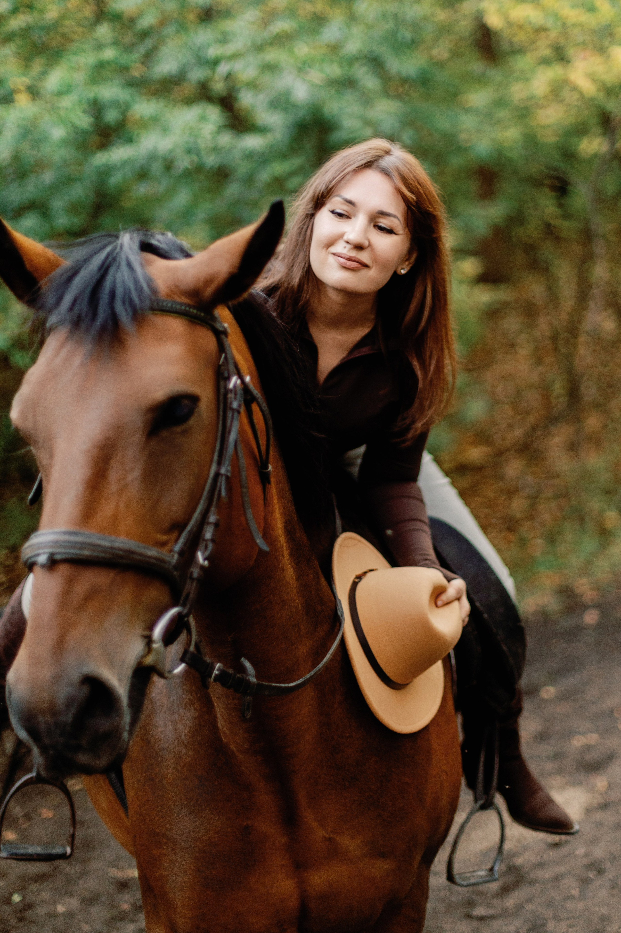 Женская фотосессия на лошади в городе Ростове-на-Дону